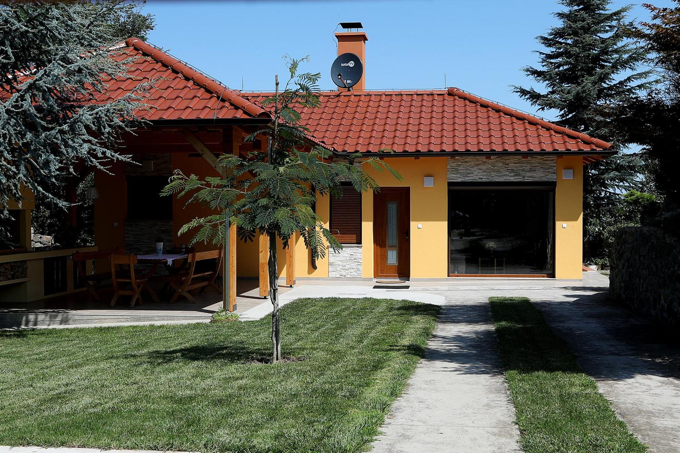 Photo 10