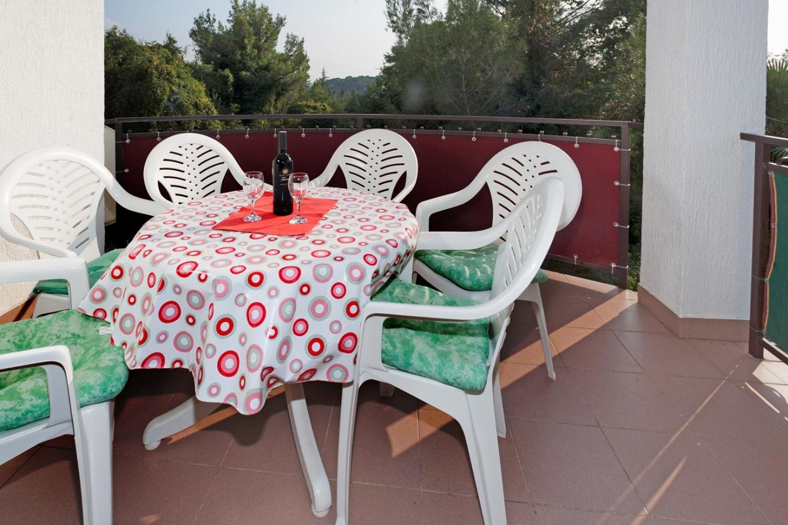 Apartment Josipa with 2 bedrooms near the sports center and the beach view 3