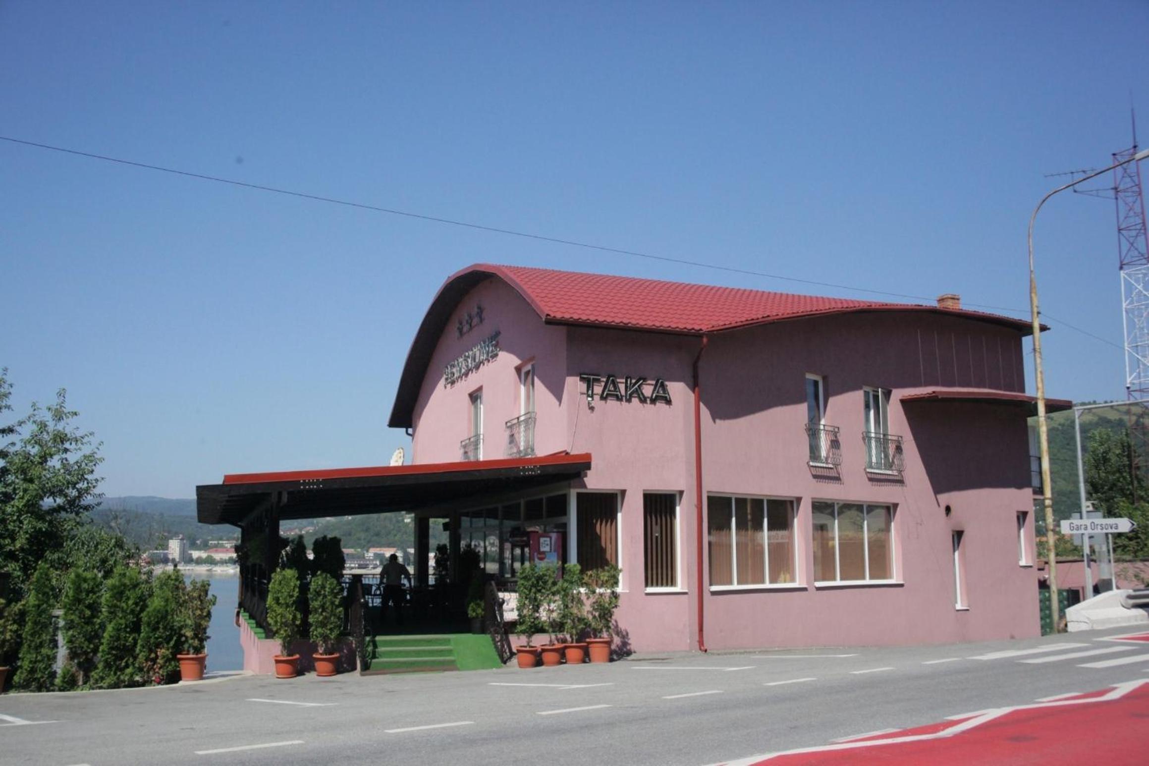 Hotel Pensiunea Taka - Image 1
