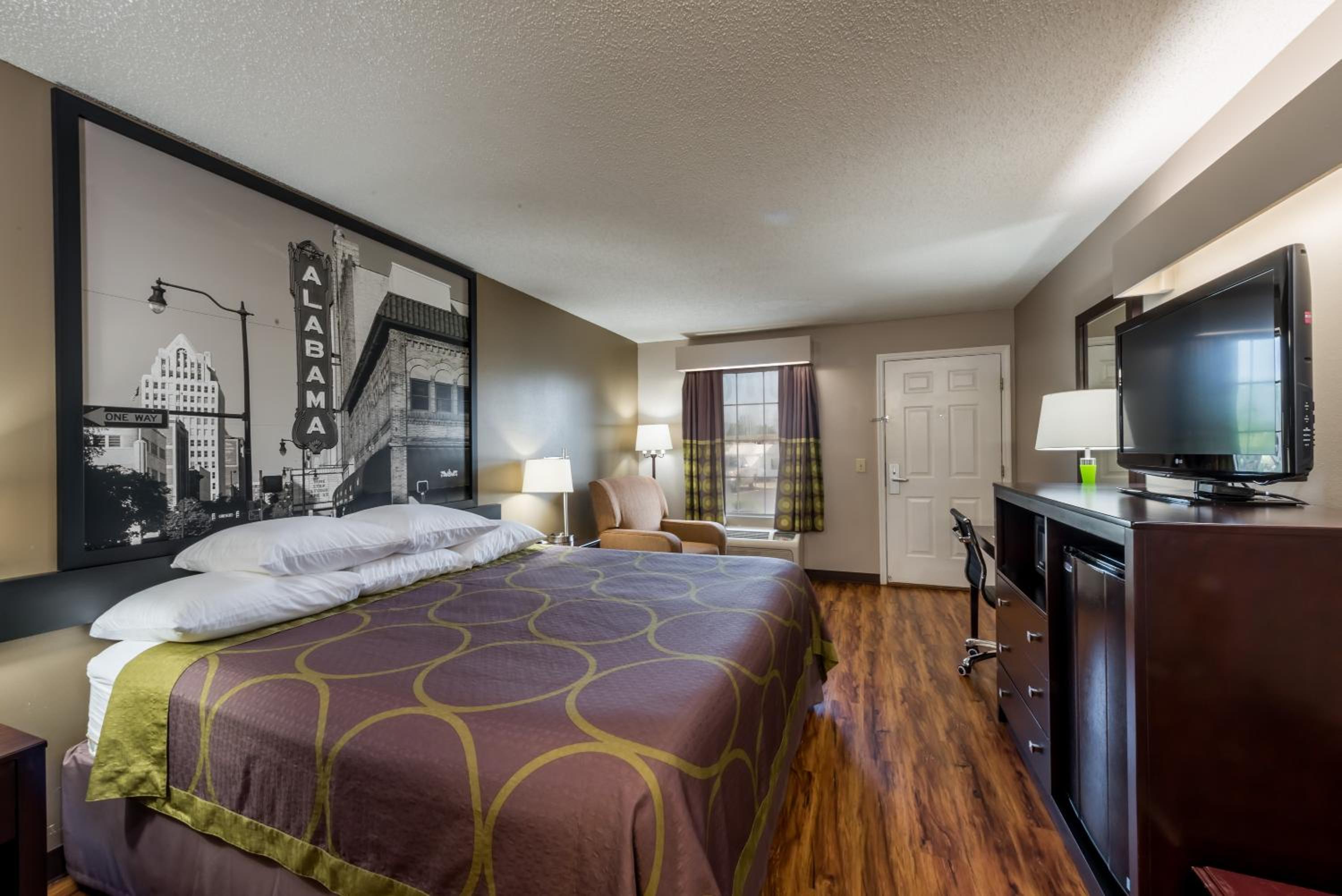 Super 8 by Wyndham Alexander City - Property Image 28