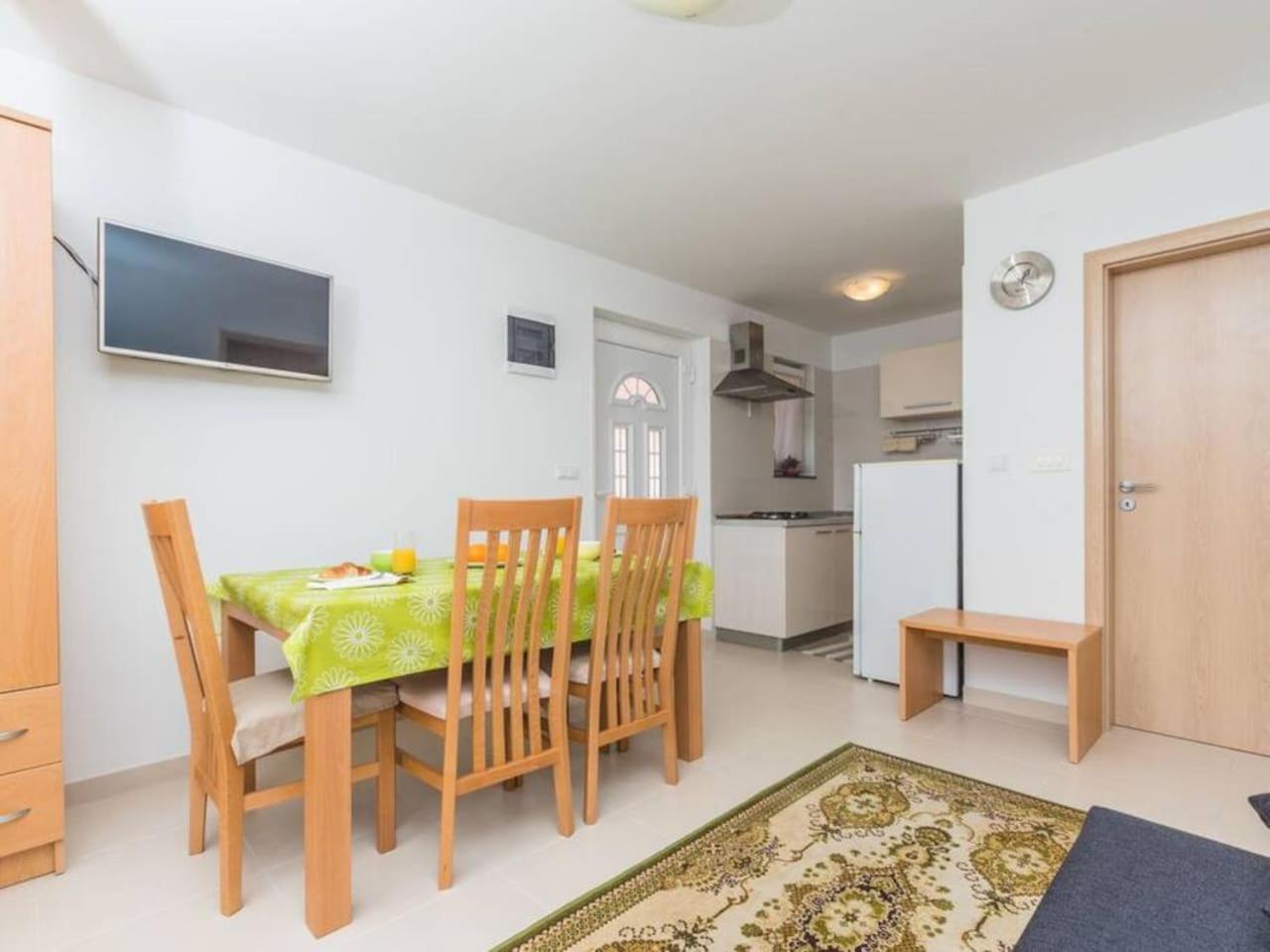 Apartment F-3 Klimno