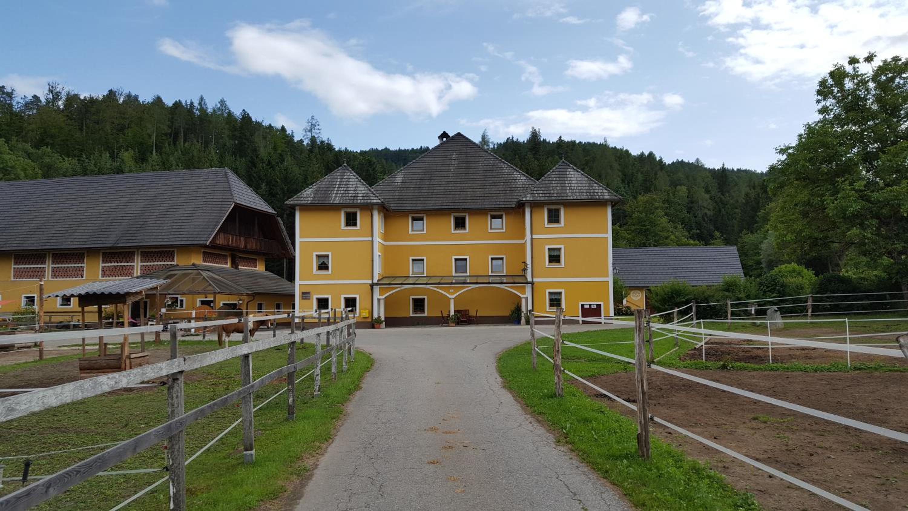 Klagenfurt Vacations - Ferienwohnungen Gut Seebacher - Property Image 1