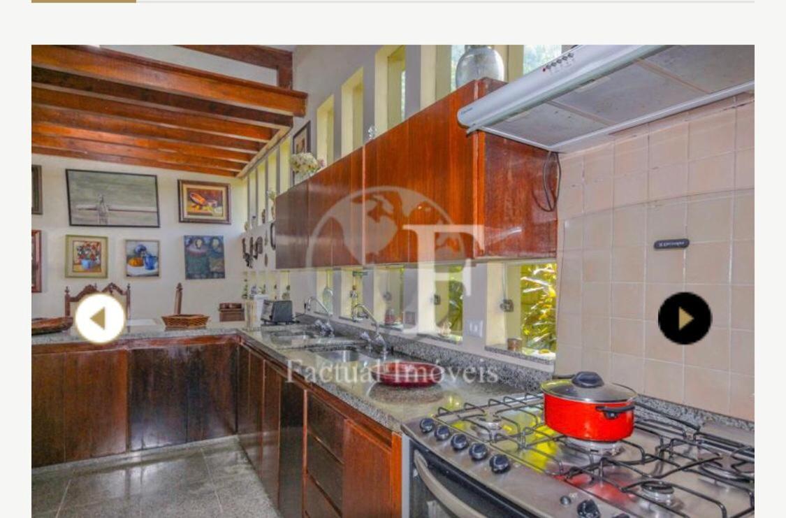 Deslumbrante casa condomínio fechado praia de Pernambuco - Guarujá