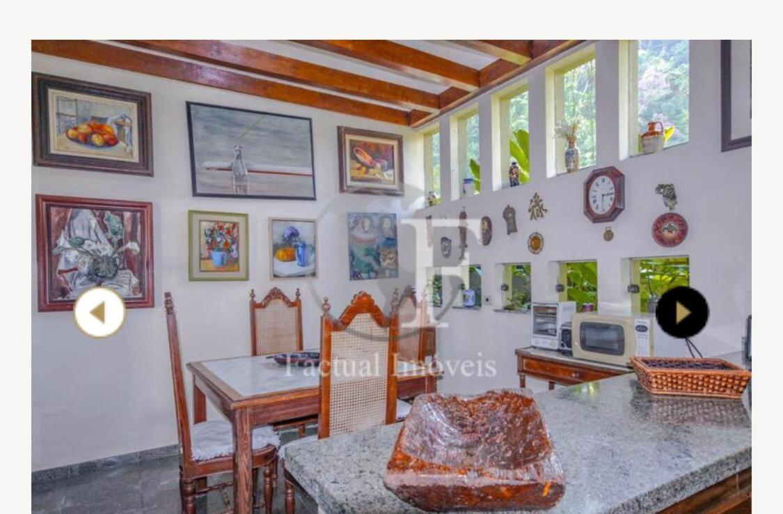 Deslumbrante casa condomínio fechado praia de Pernambuco - Guarujá