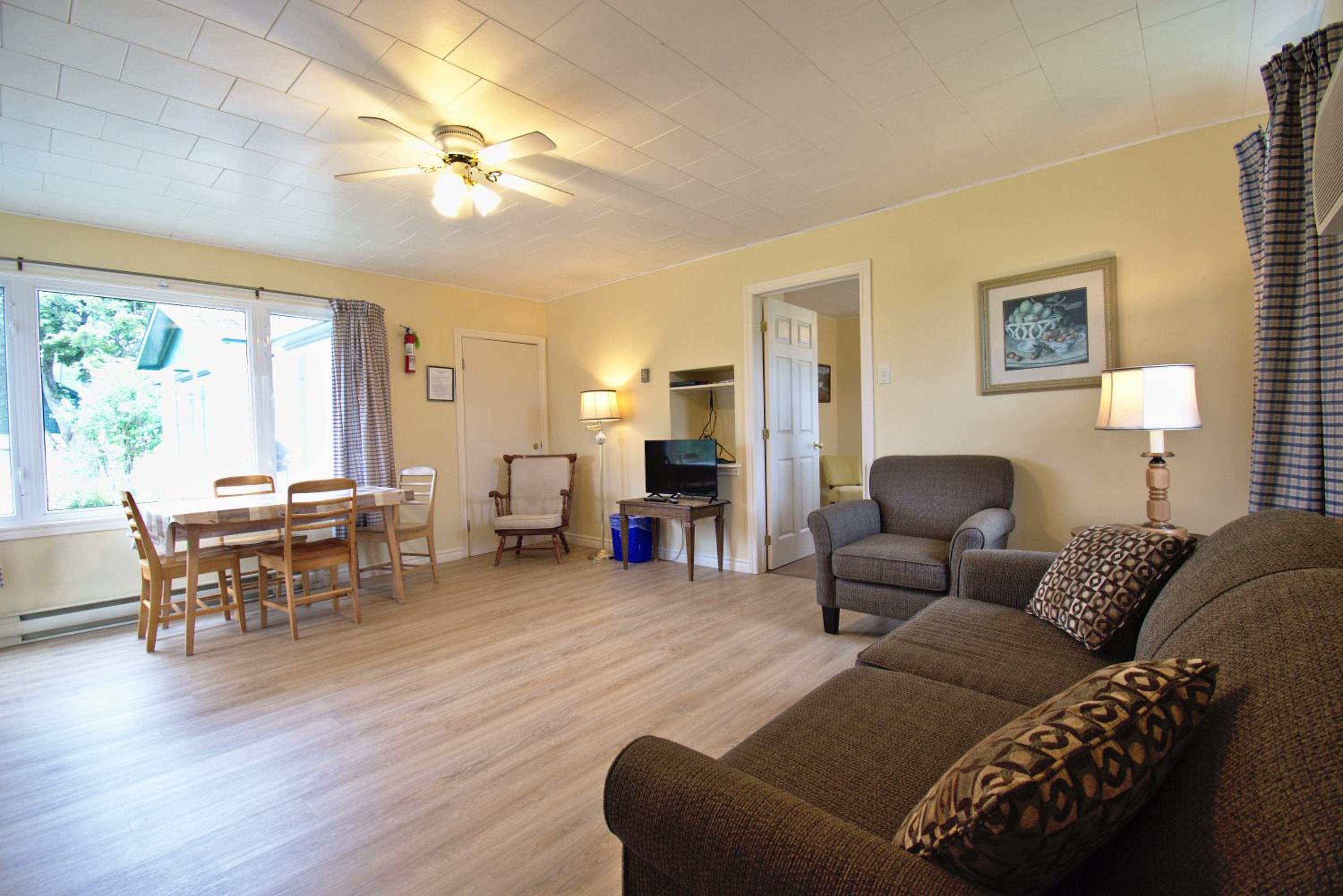 Lakeview Lodge and Cottages