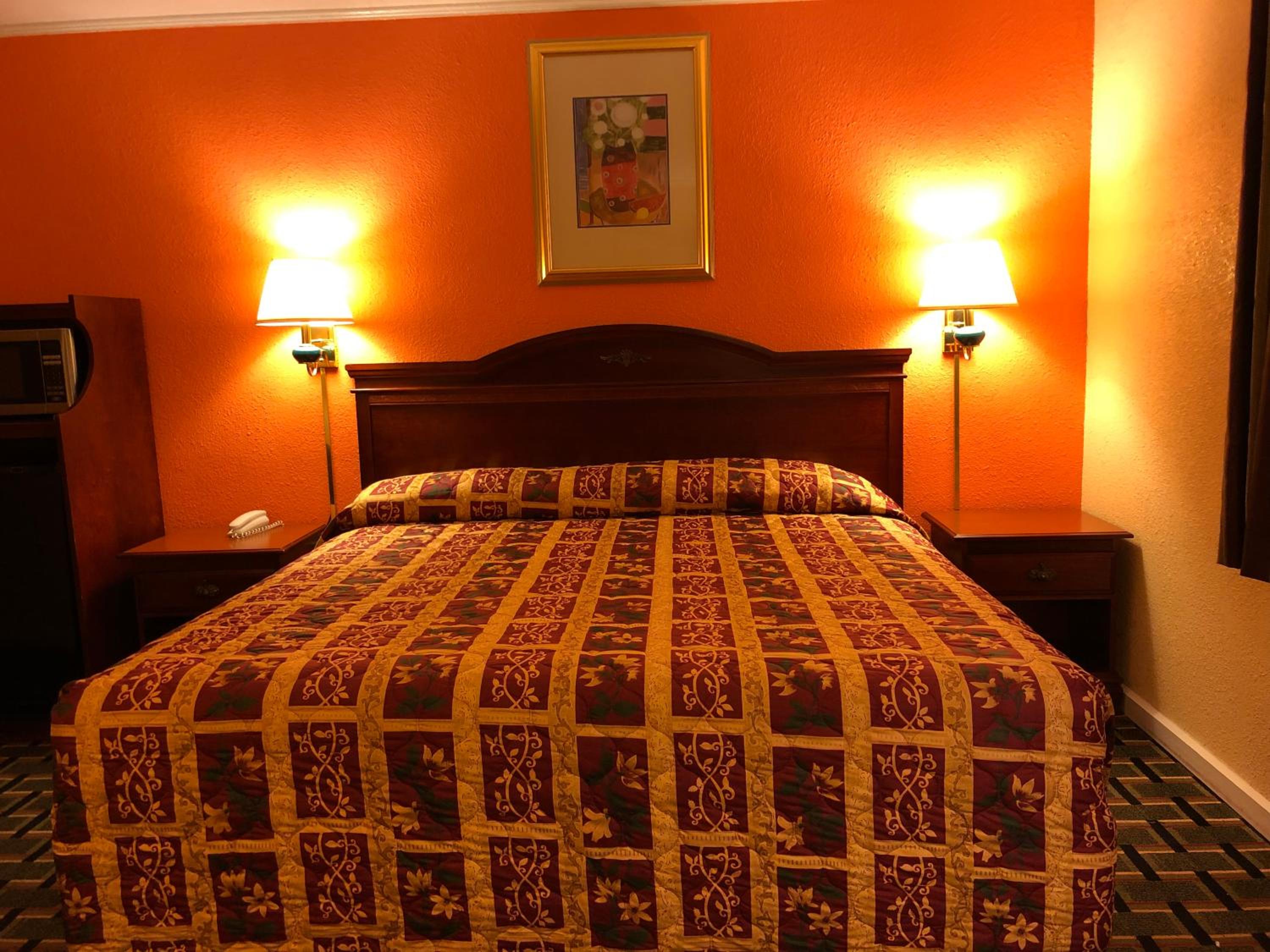 Deluxe Inn view 2