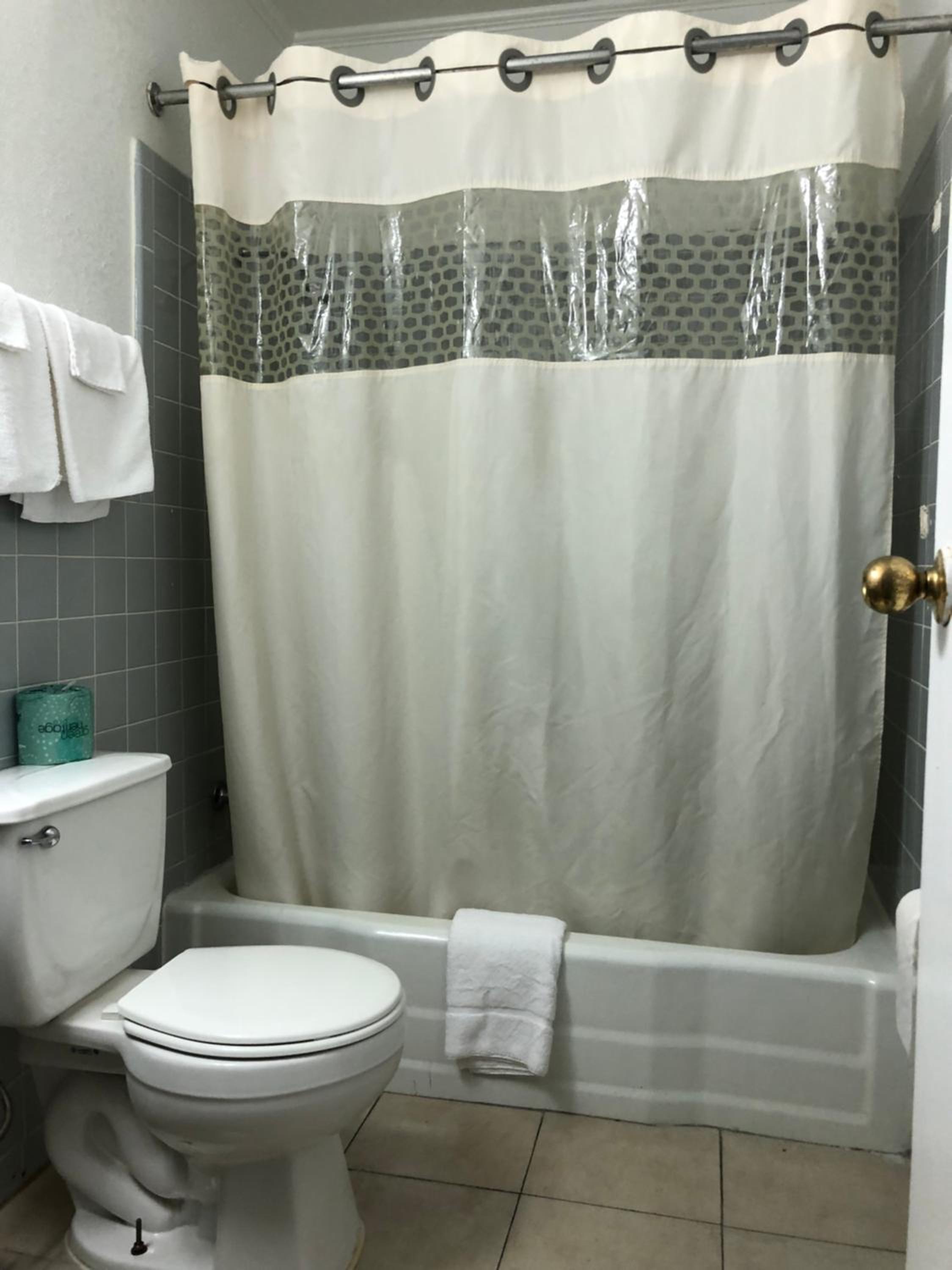 Deluxe Inn view 3