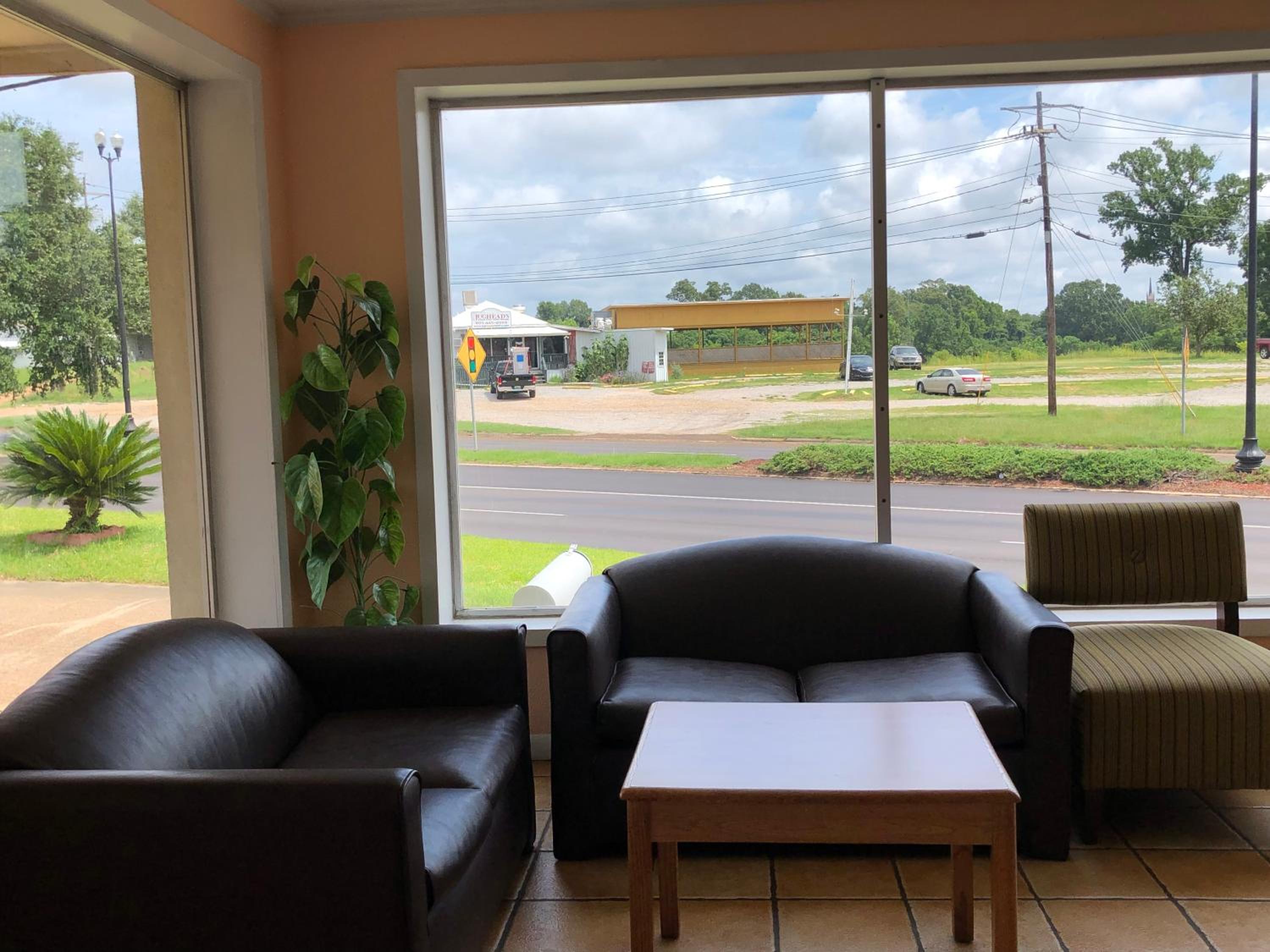 Deluxe Inn view 4