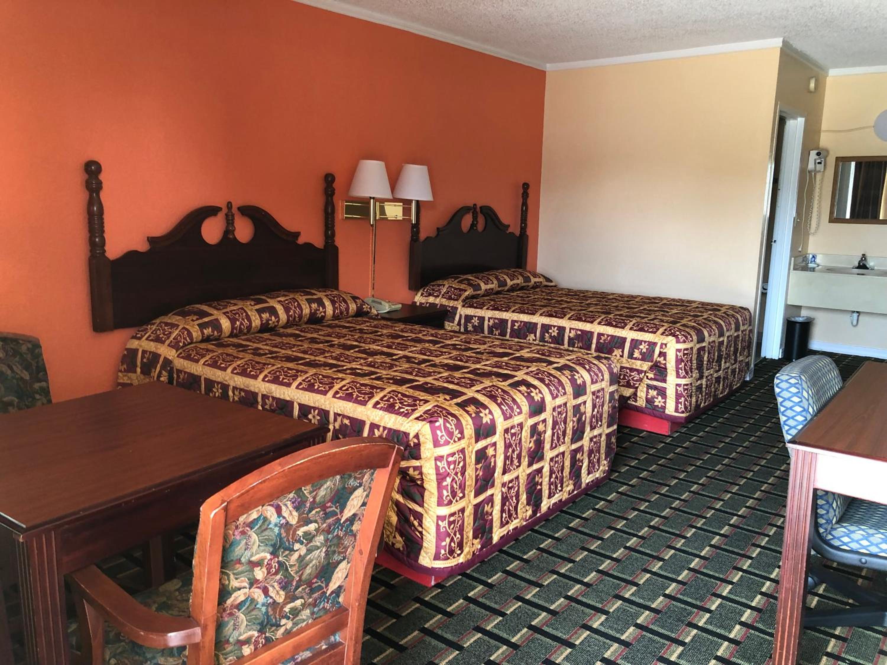Deluxe Inn view 5
