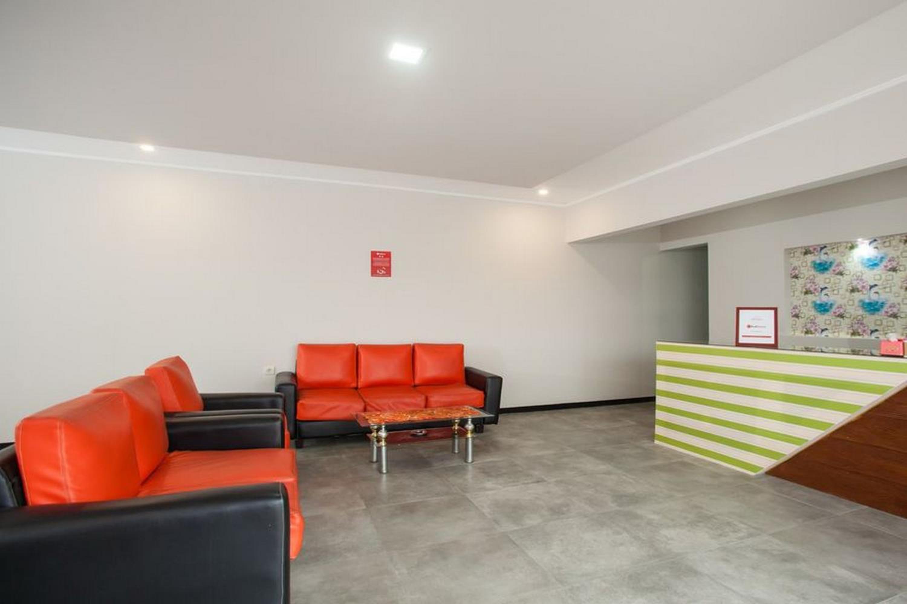 RedDoorz Syariah Plus near Banyuwangi Airport