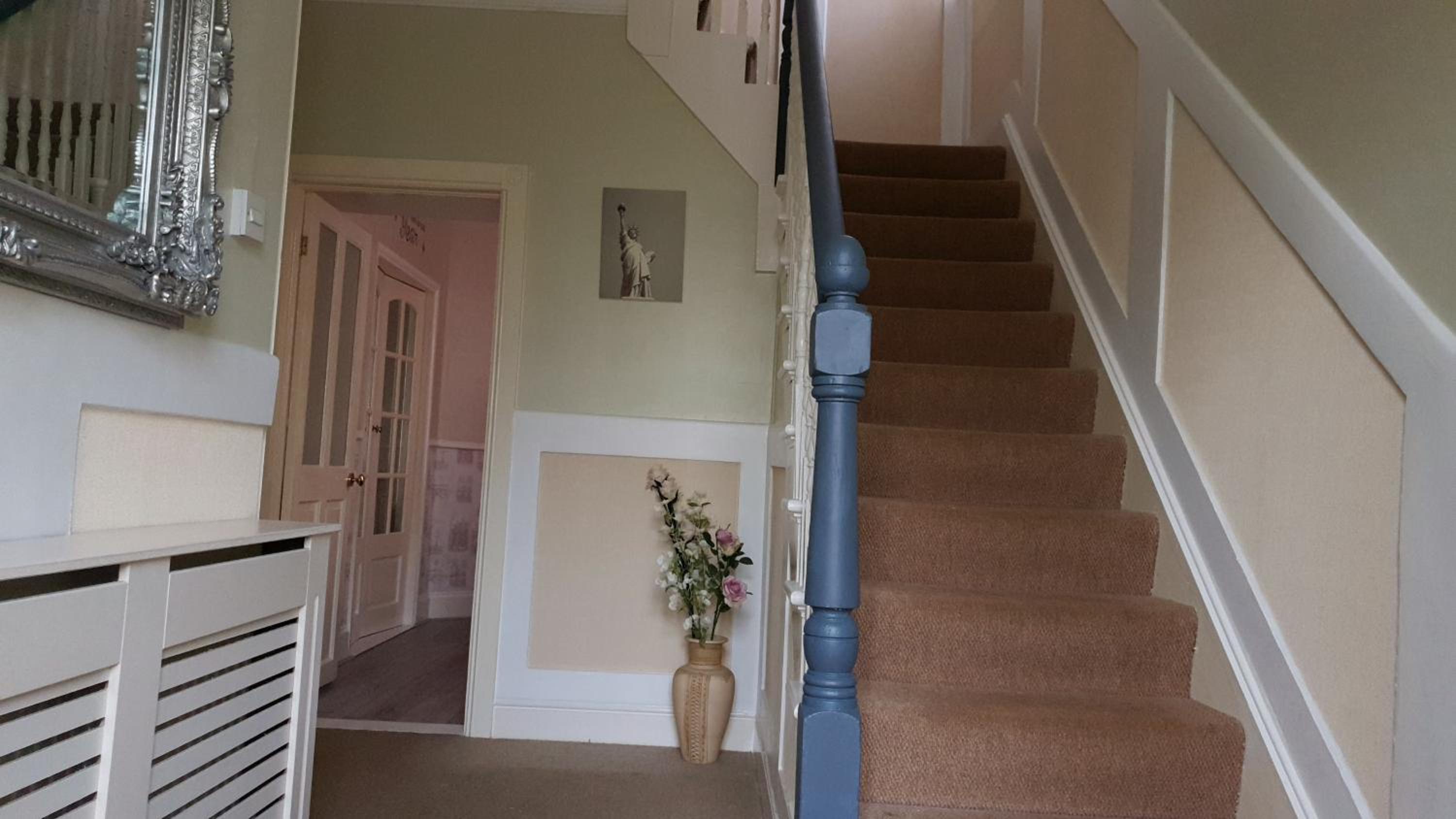 Grandeur Holiday home, with free parking view 3