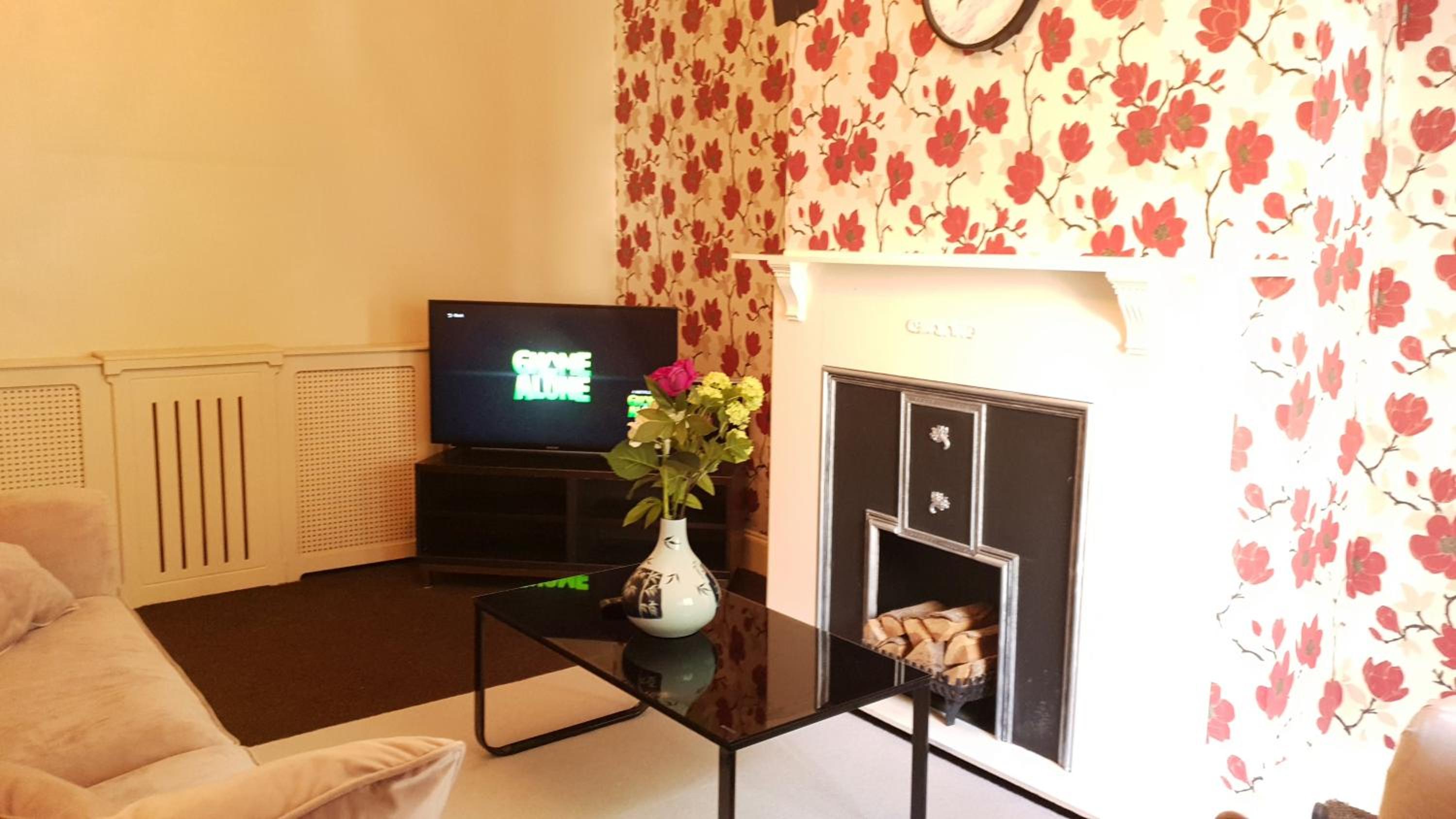 Grandeur Holiday home, with free parking view 2