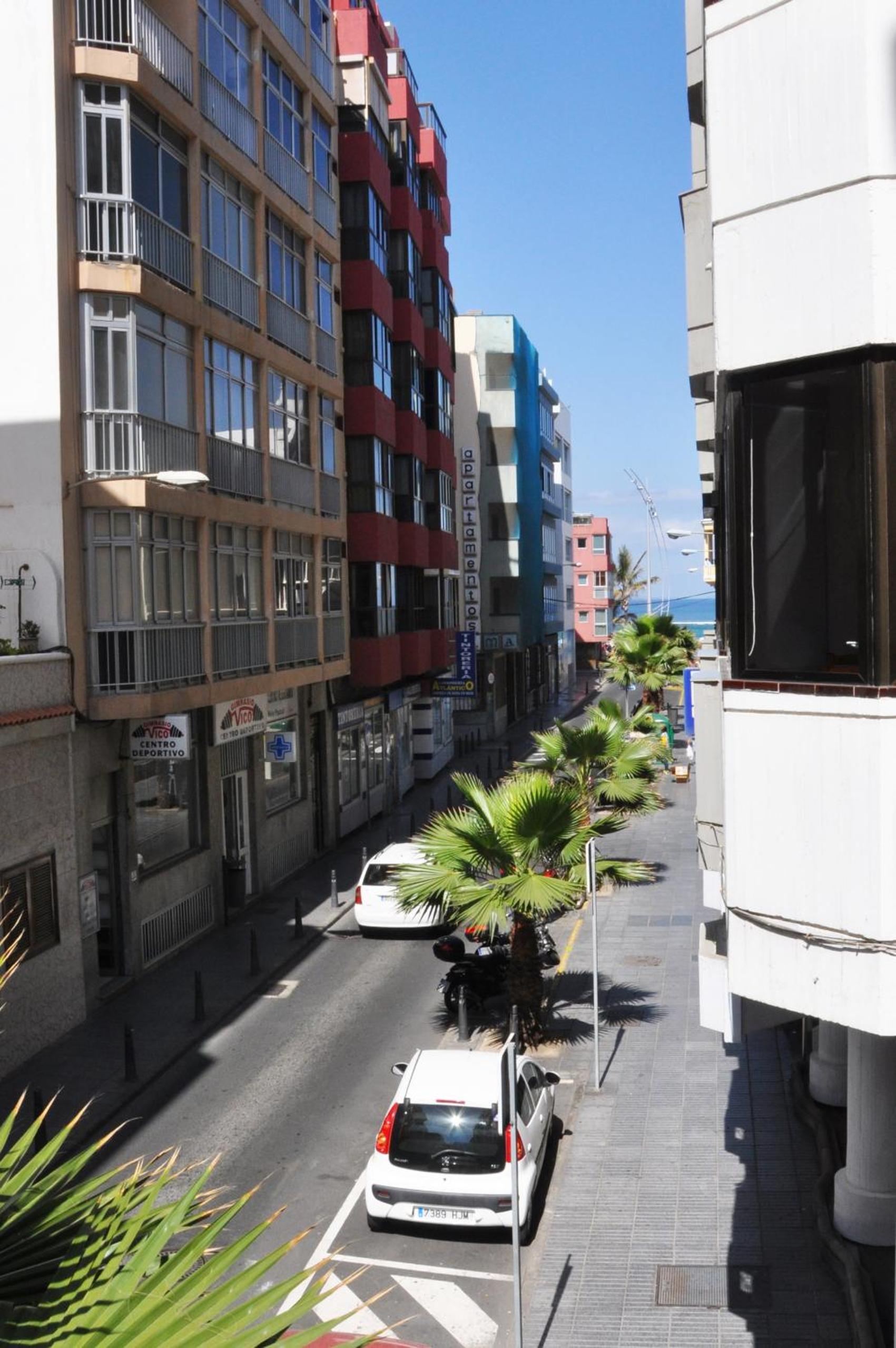 New cozy apartment next to the beach! view 2