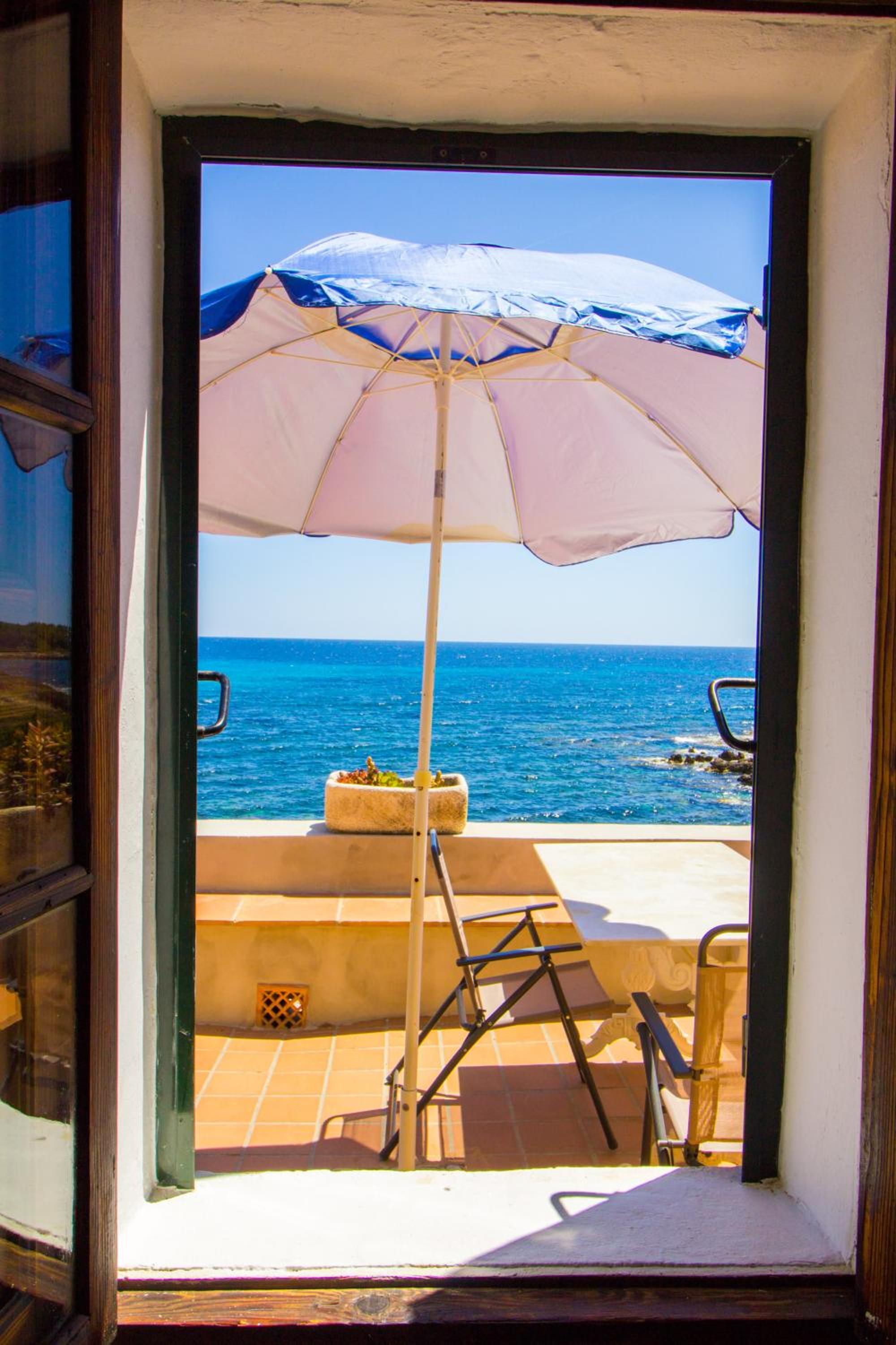 Authentic fisherman's house on the seafront view 3