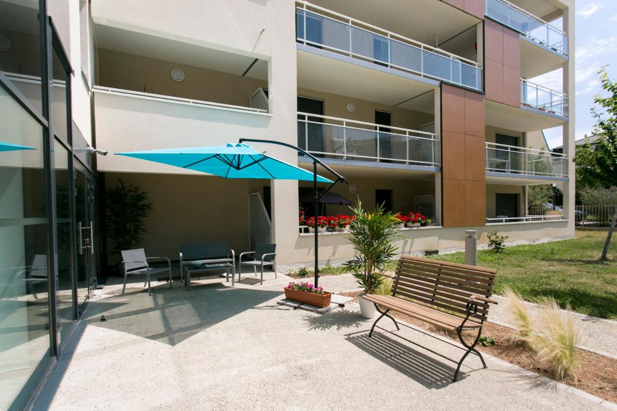 outdoor BBQ area