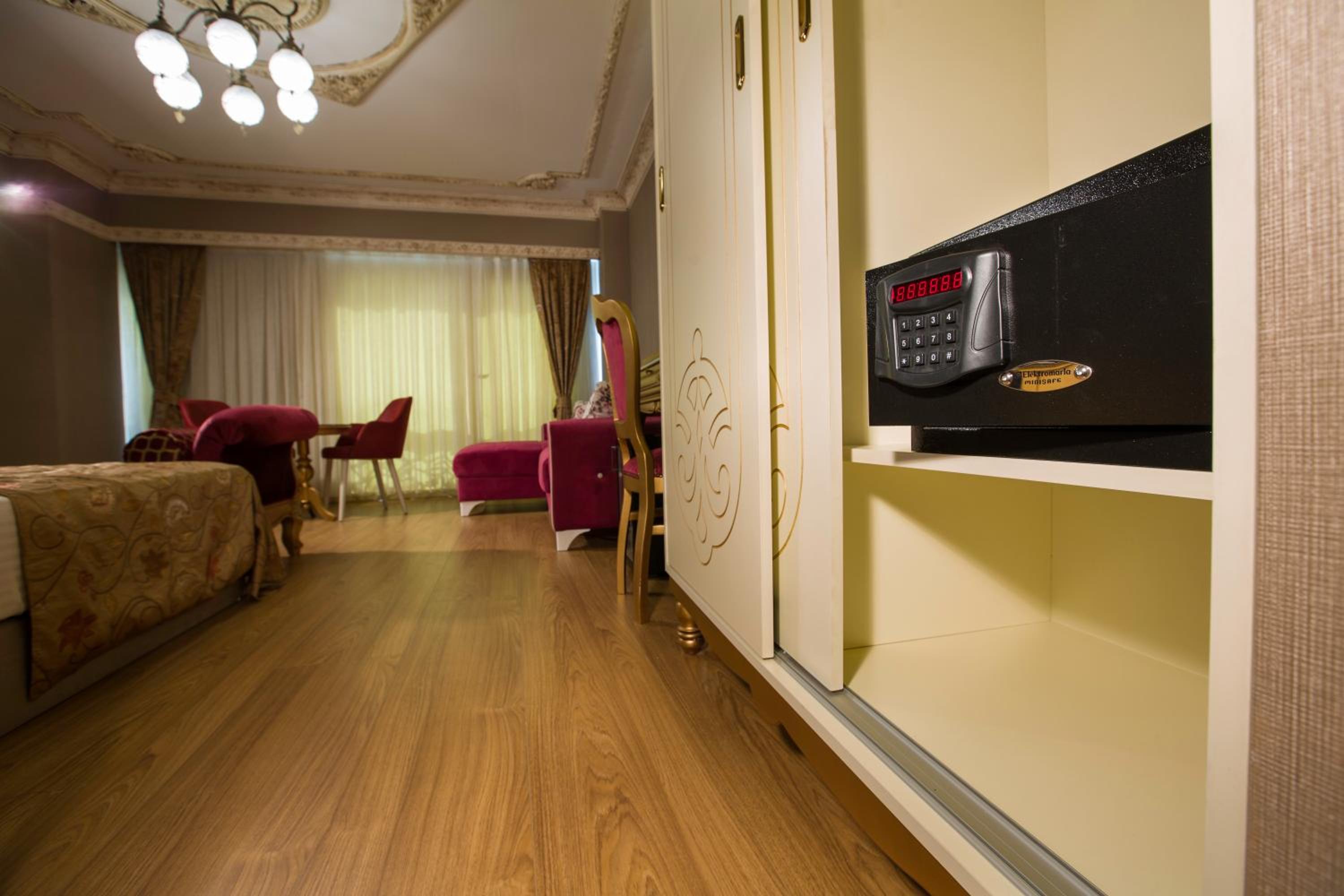 Empire Suite Hotel - Image 41