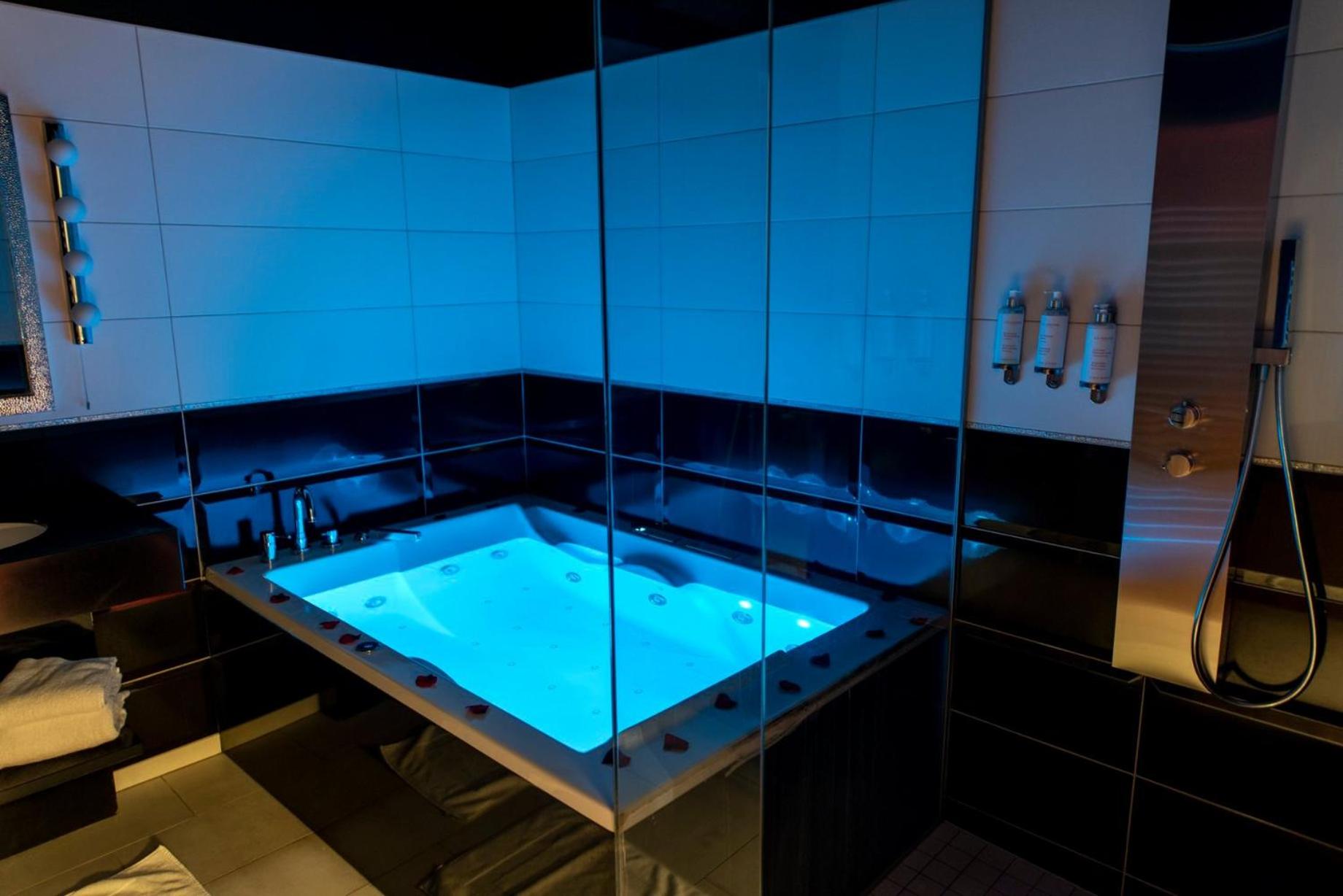 Jacuzzi