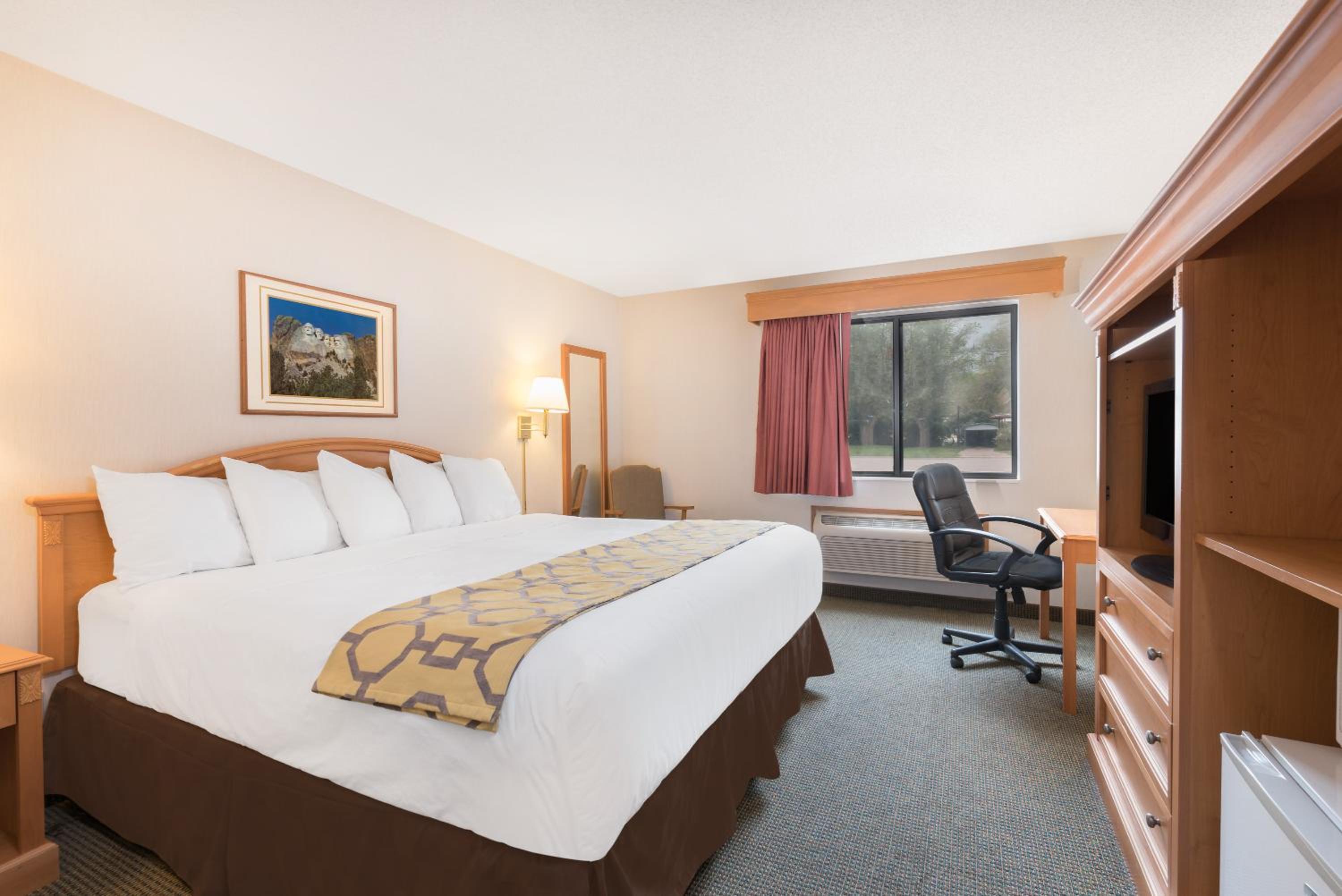 Baymont by Wyndham Hot Springs view 4