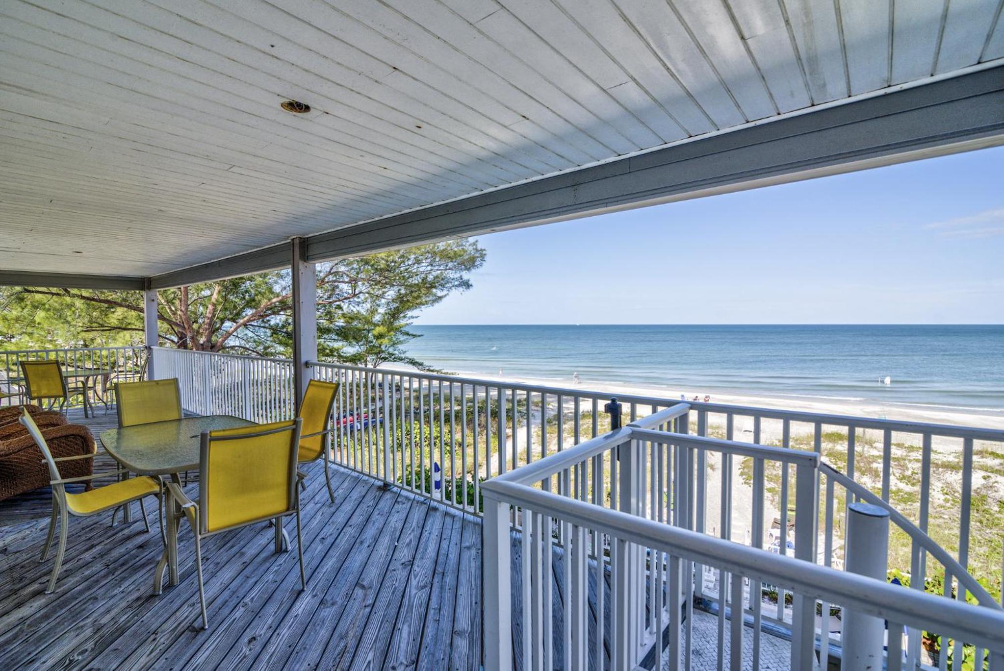 Joyce's Beachfront Penthouse view 5