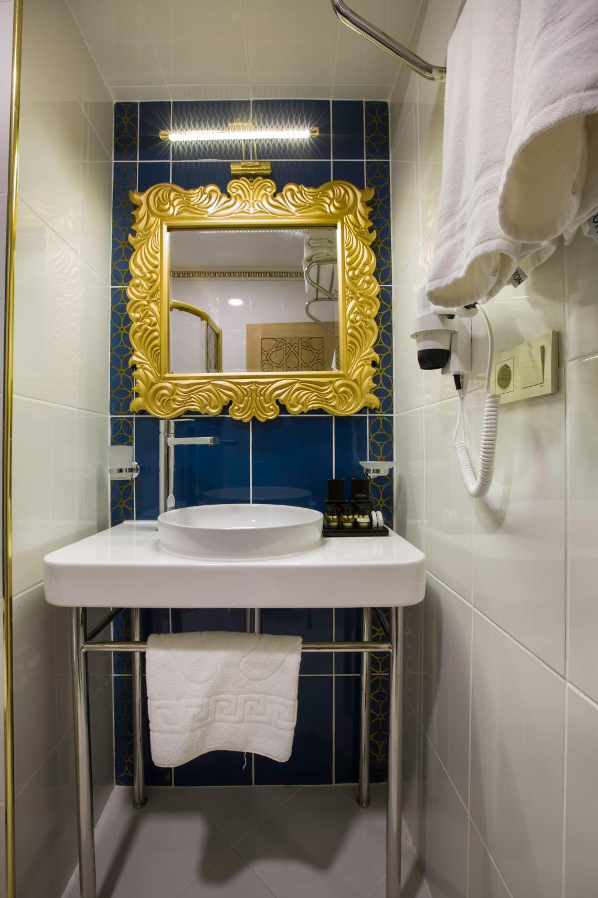 Empire Suite Hotel - Image 47