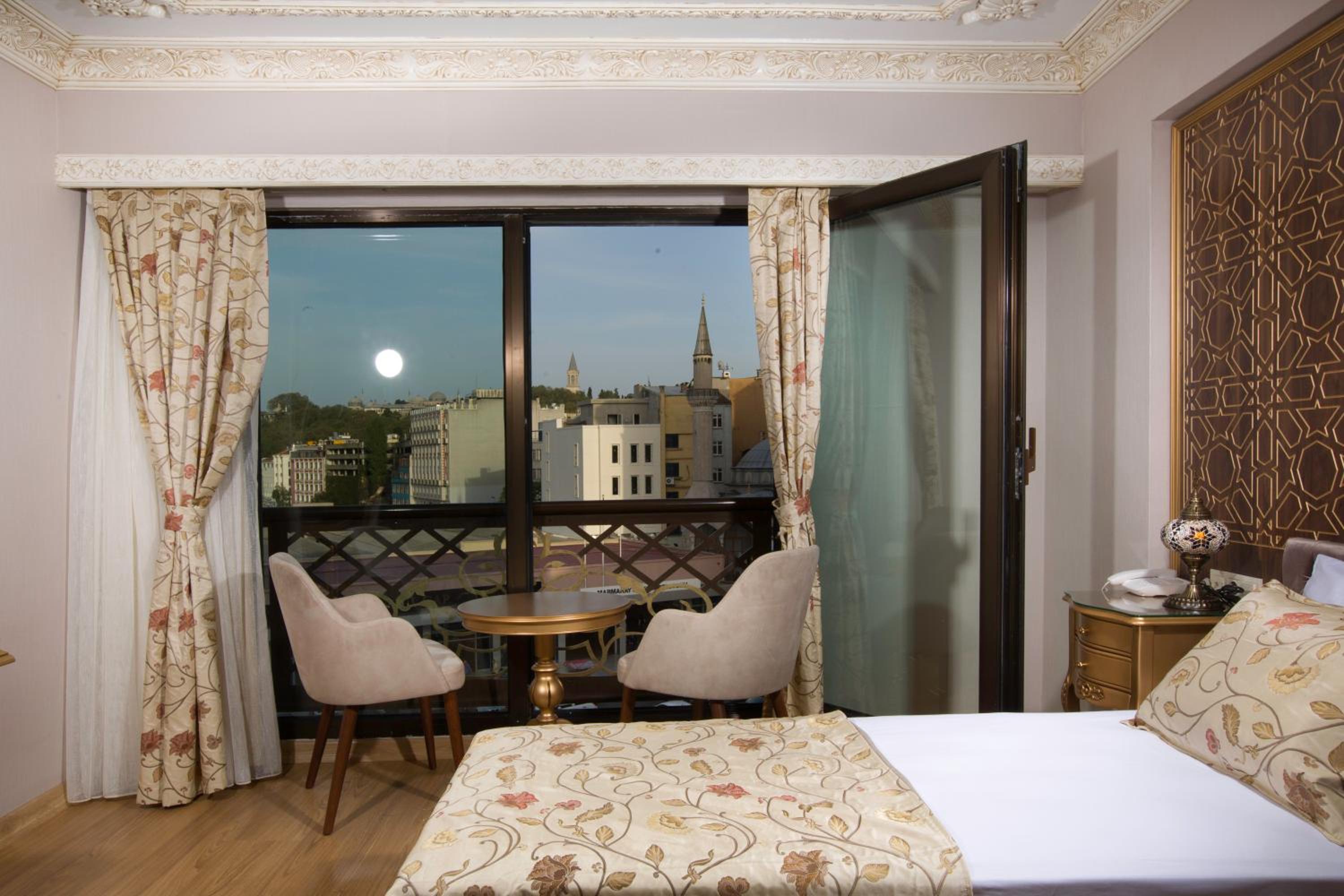 Empire Suite Hotel - Image 35