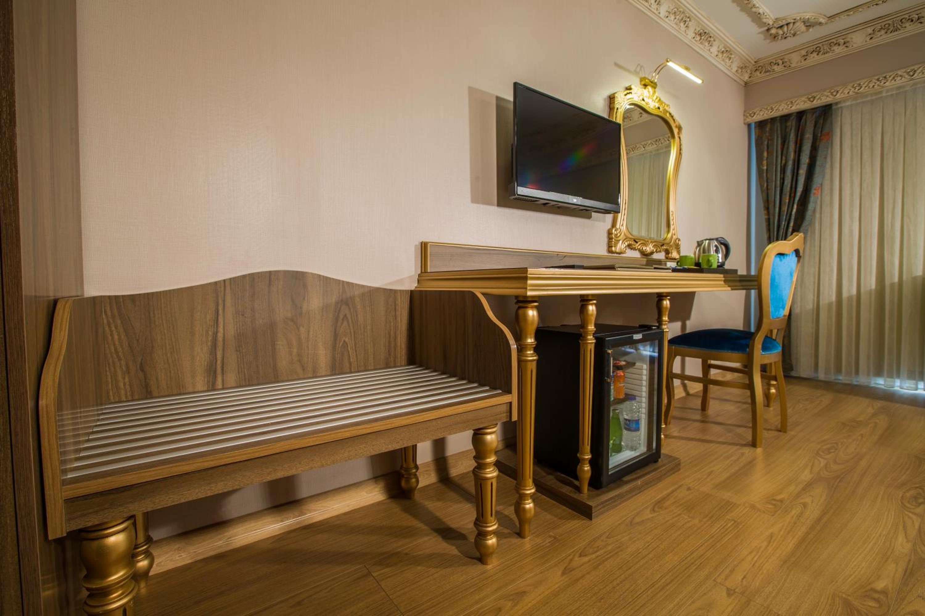 Empire Suite Hotel - Image 36