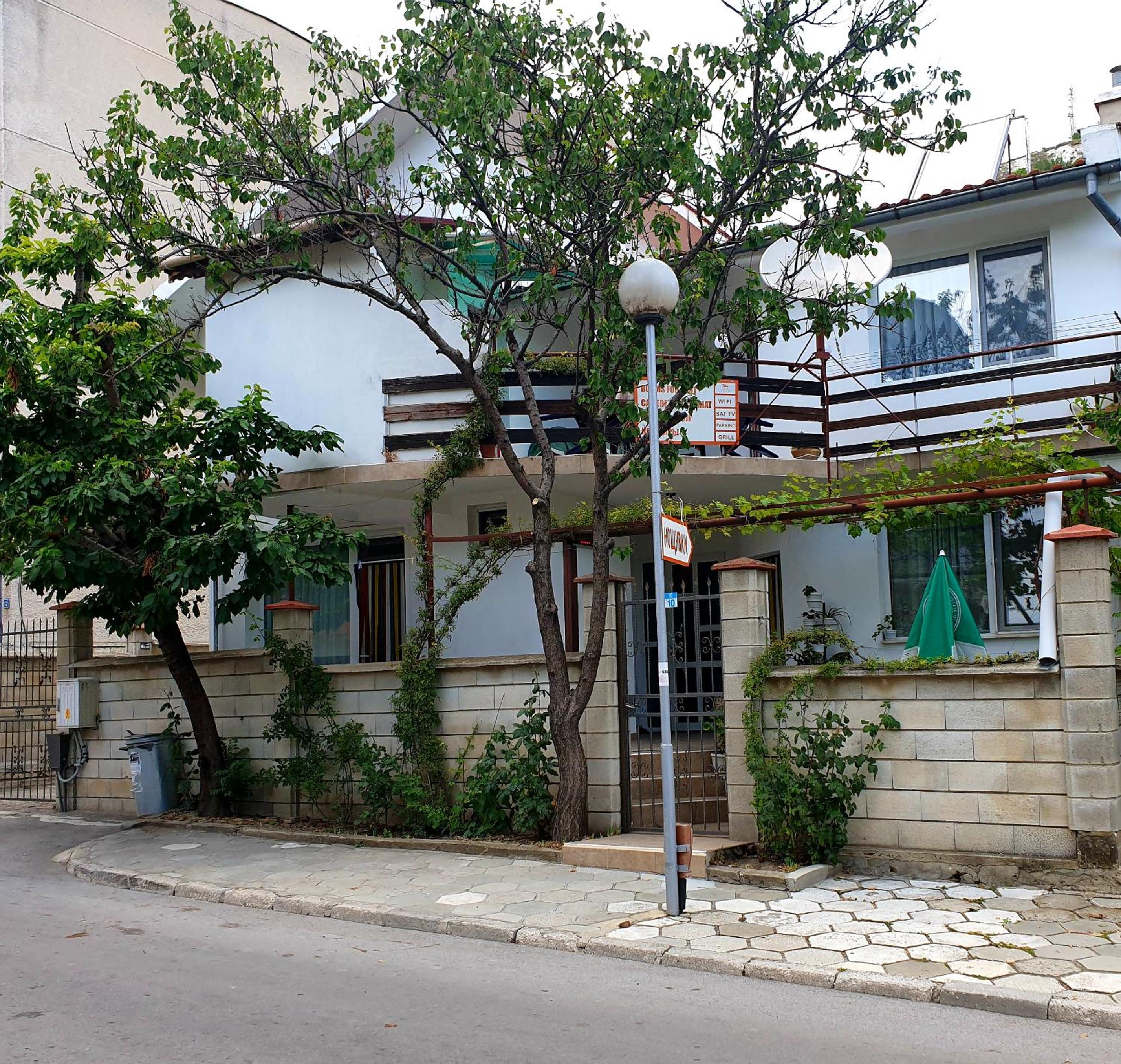 Fema Guest House