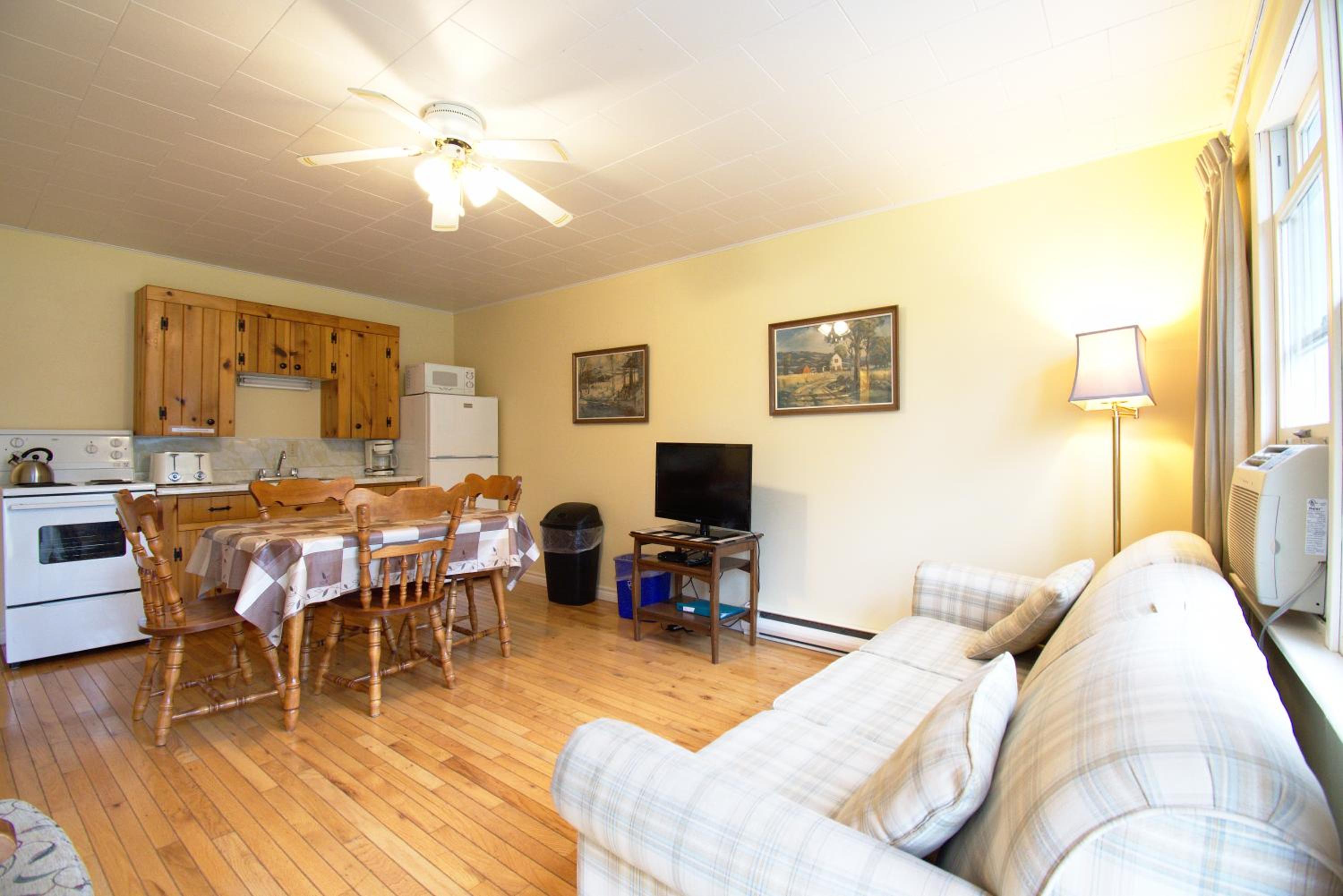 Lakeview Lodge and Cottages