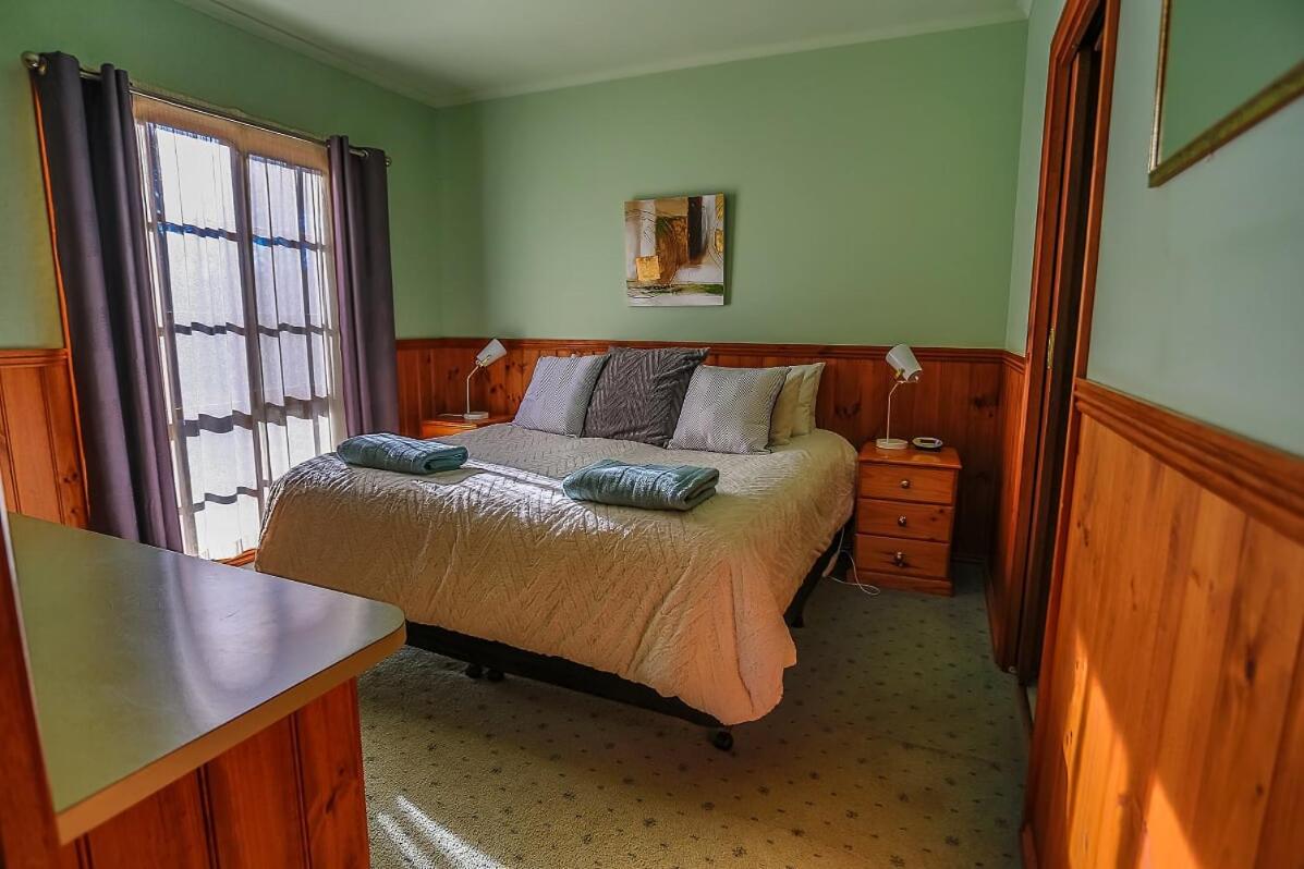 Mountain View Motor Inn & Holiday Lodges