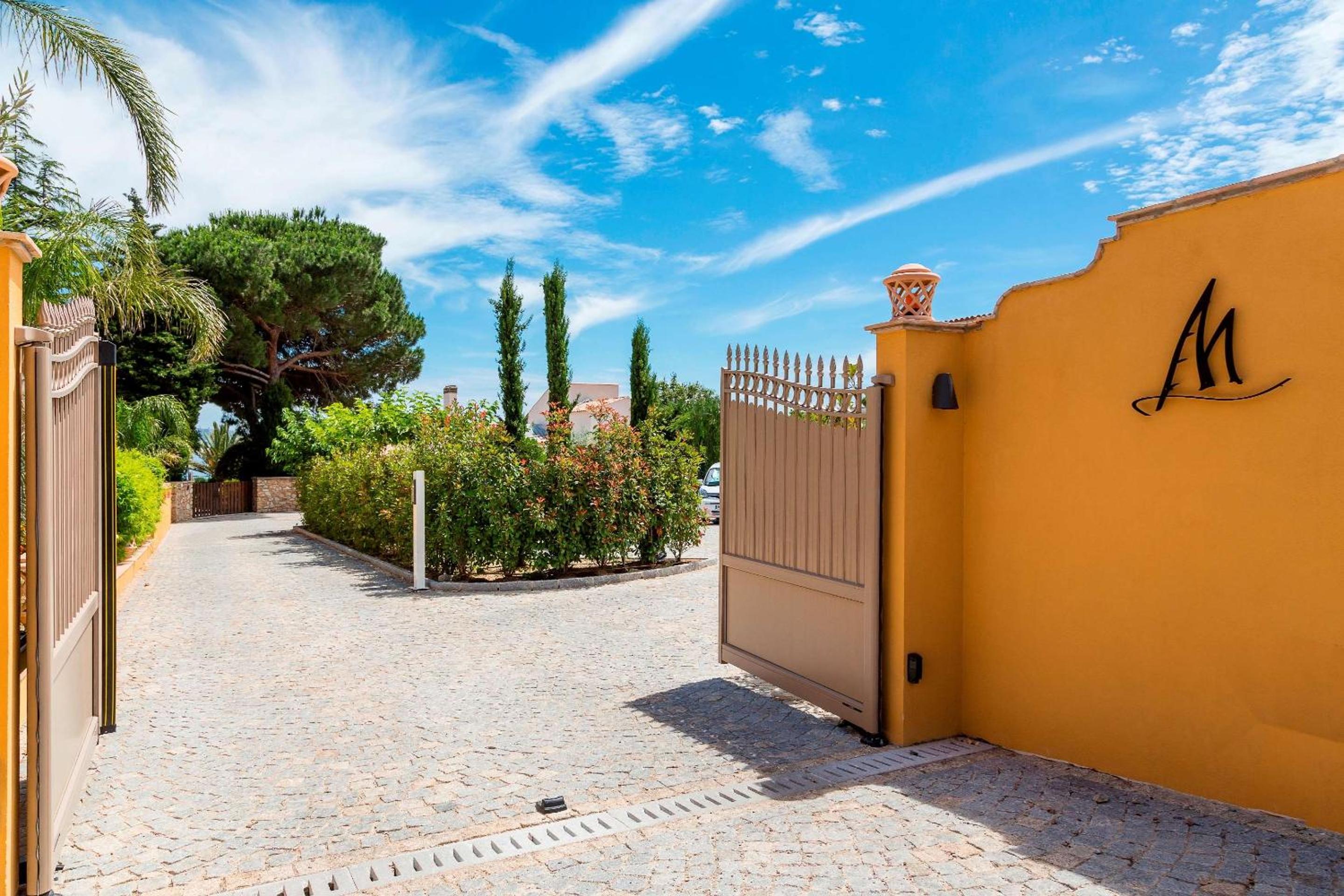 Hotel Best Western Premier Montfleuri - Image 1