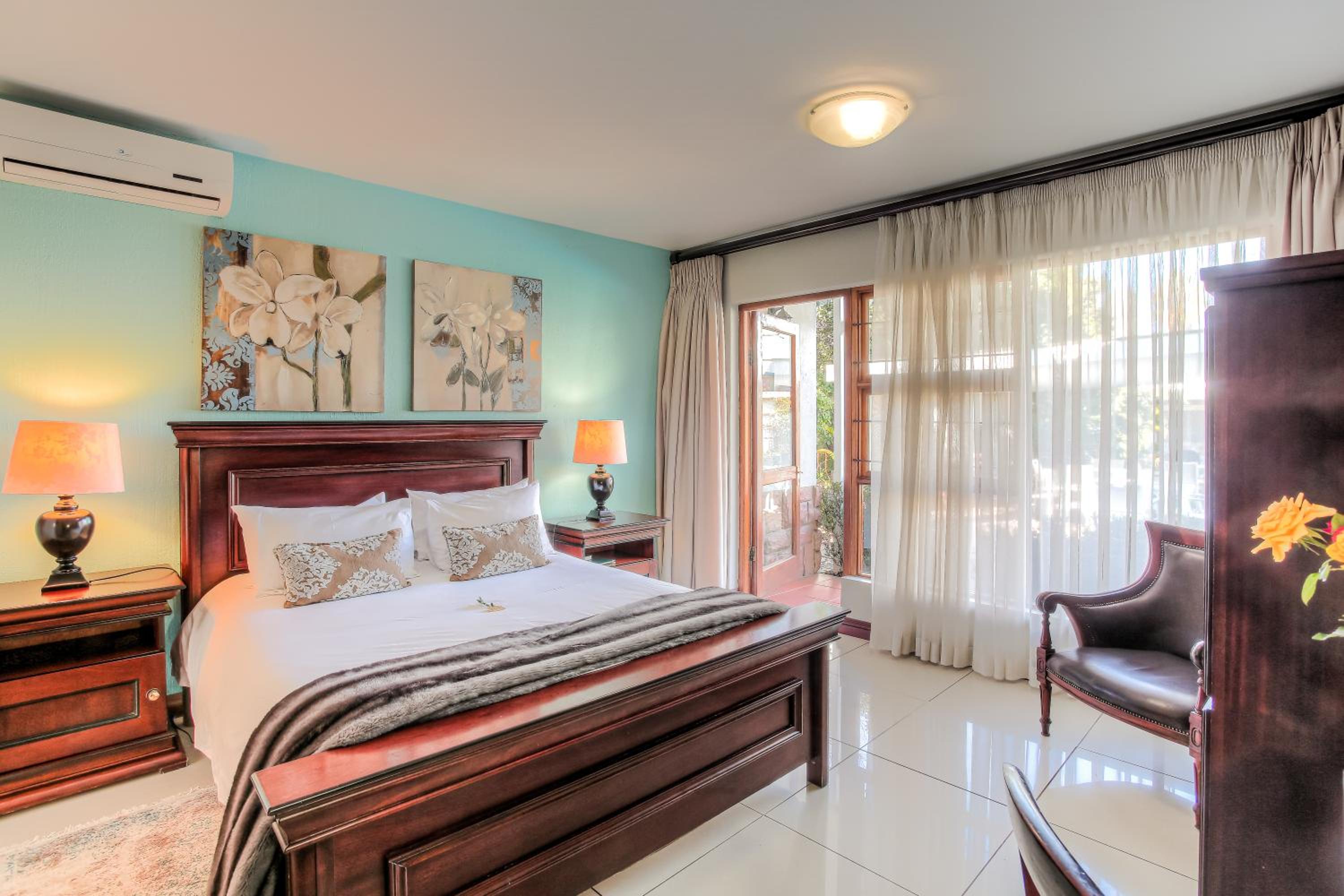 HOSPITALity Lodges