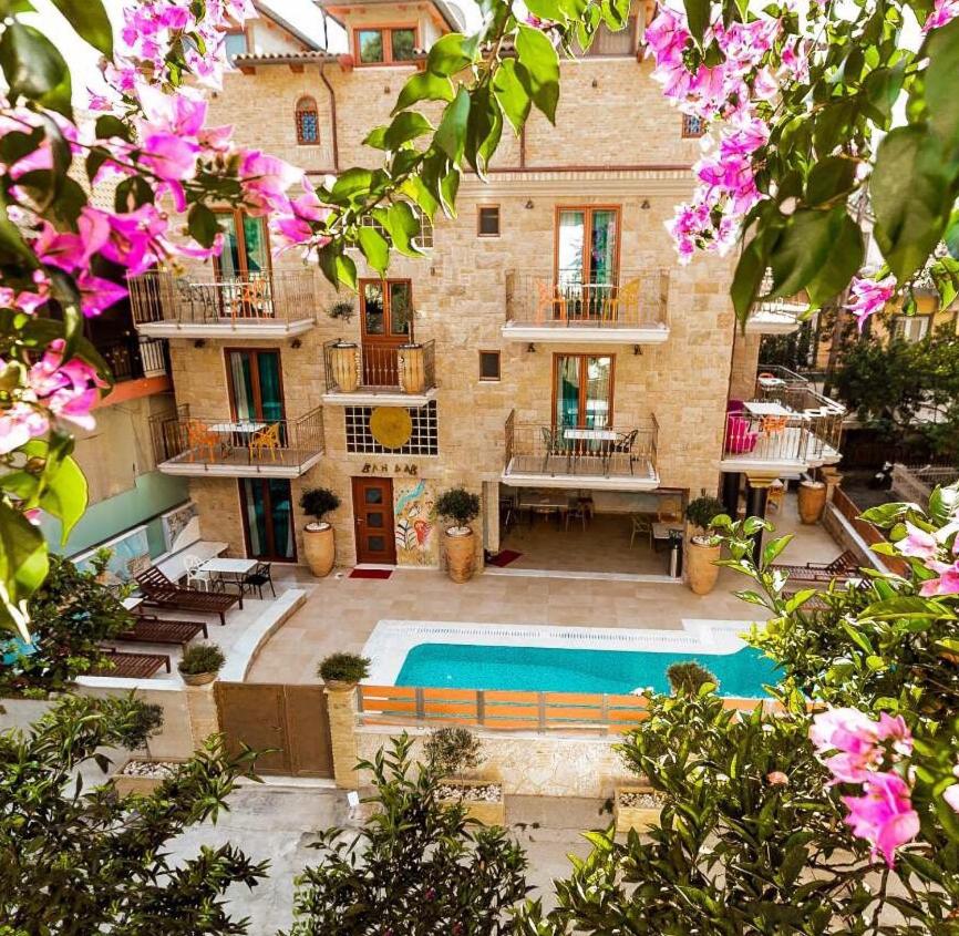 Hotel Leda Suites - Image 1