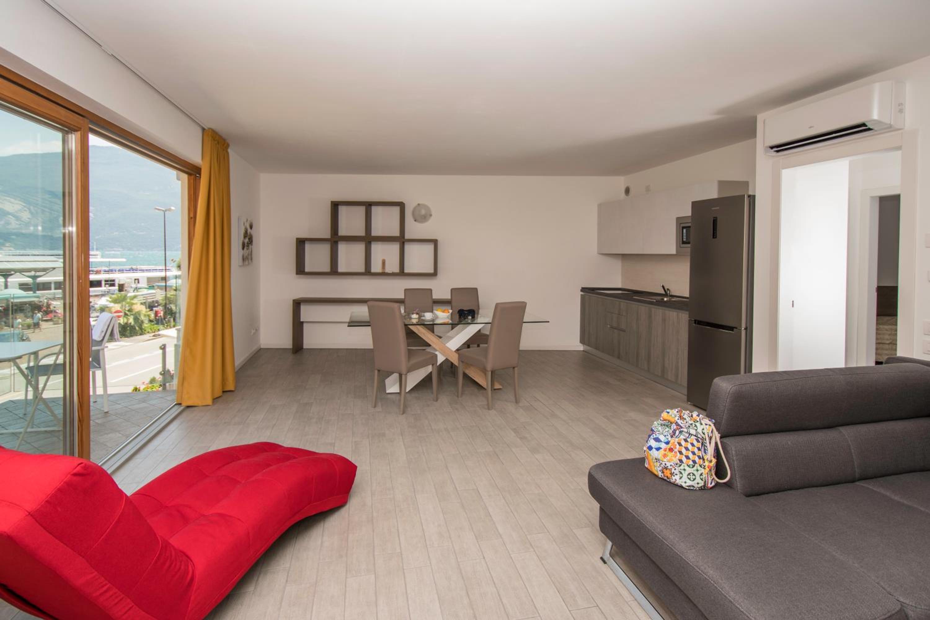 Exclusive Suites Riva view 5