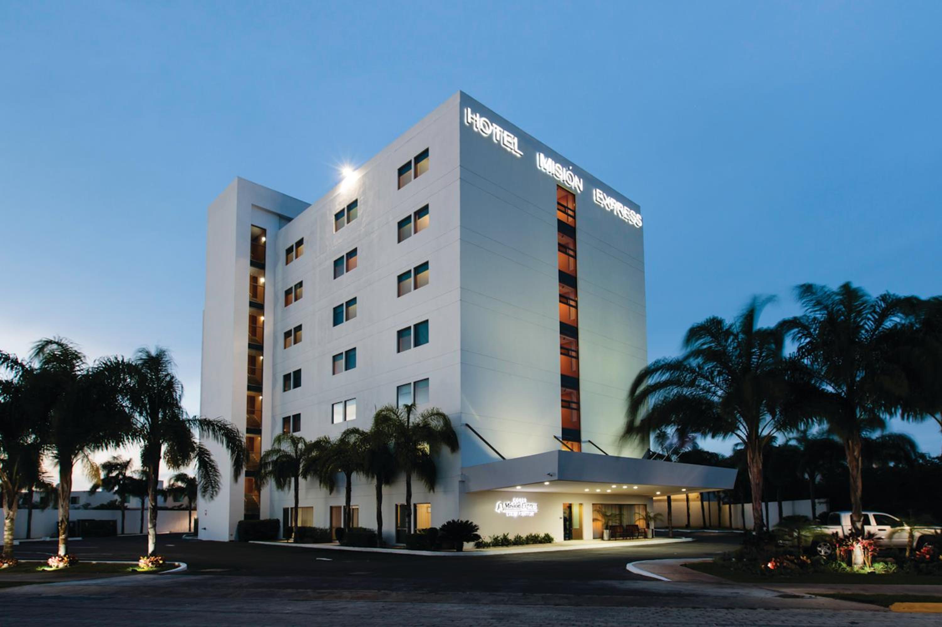 Hotel Mision Express Merida Altabrisa - Image 1