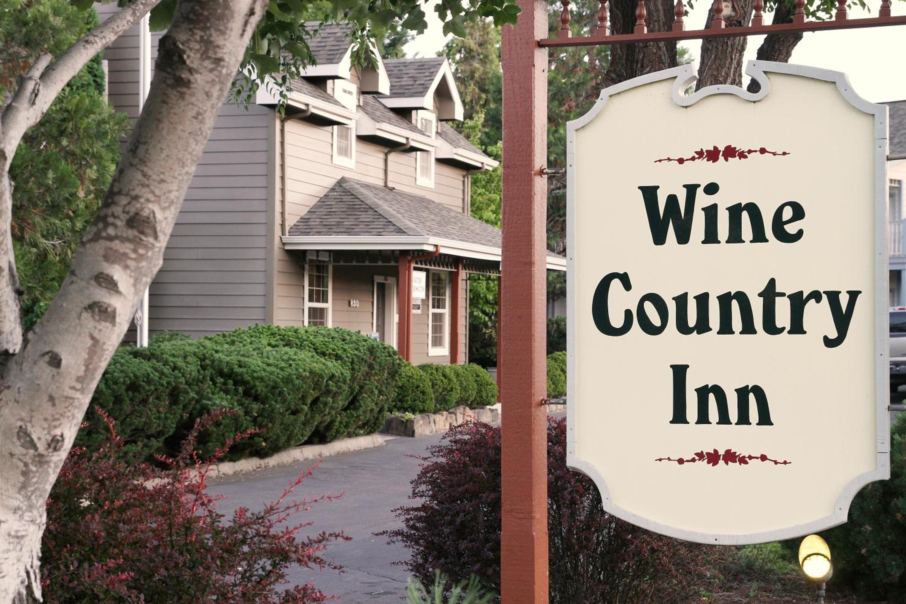 Jacksonville Vacations - Wine Country Inn - Property Image 3