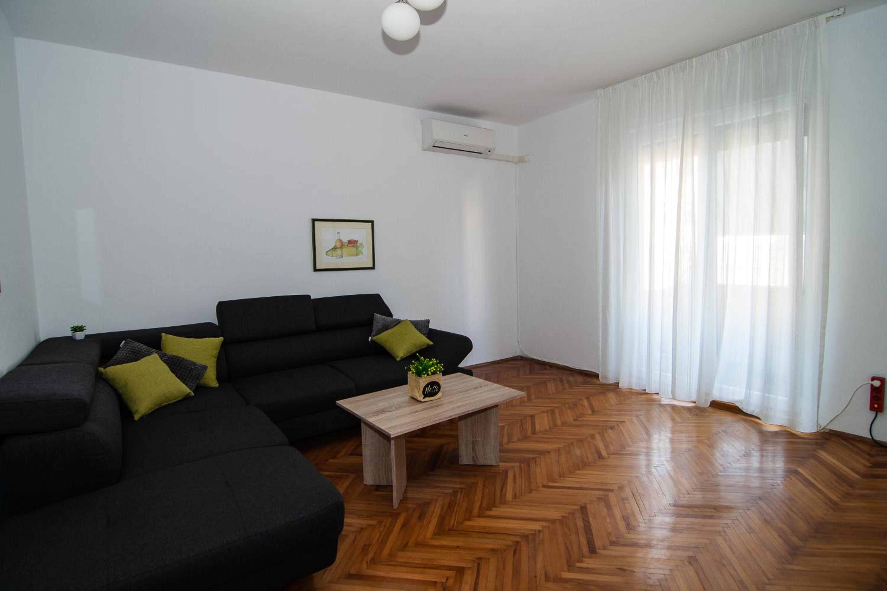 New renovated apartment 15 min from beach on foot view 5