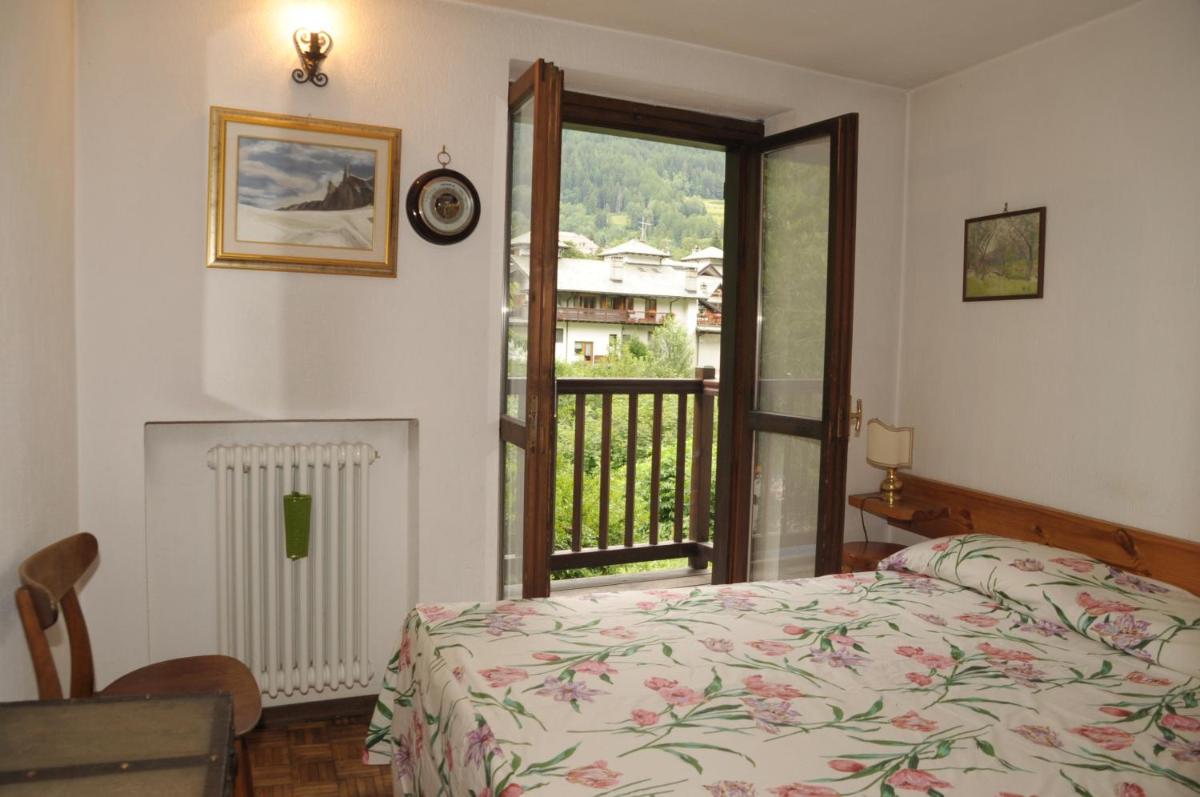 ALTIDO Rustic Apt for 4 with Parking Nearby Ski Lifts view 5