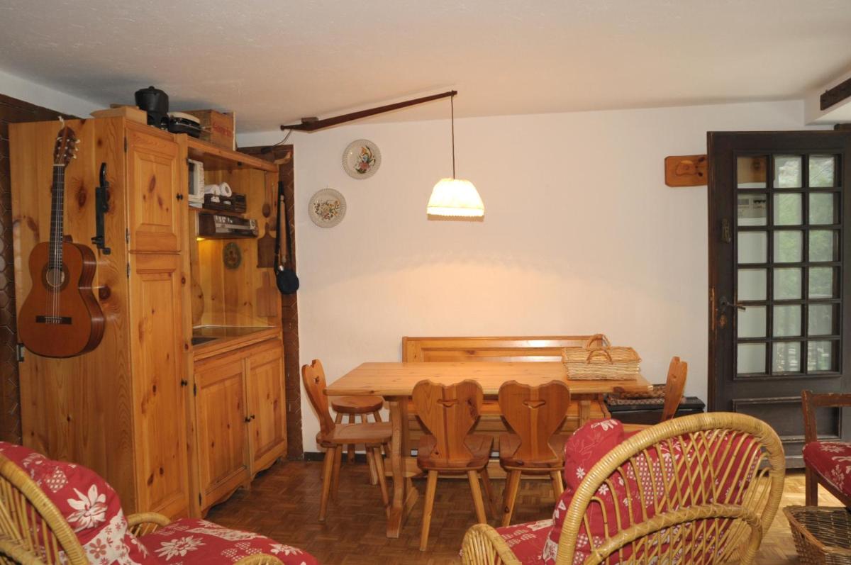 ALTIDO Rustic Apt for 4 with Parking Nearby Ski Lifts view 2