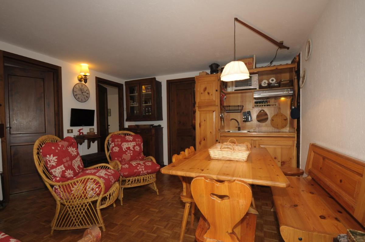 ALTIDO Rustic Apt for 4 with Parking Nearby Ski Lifts view 4