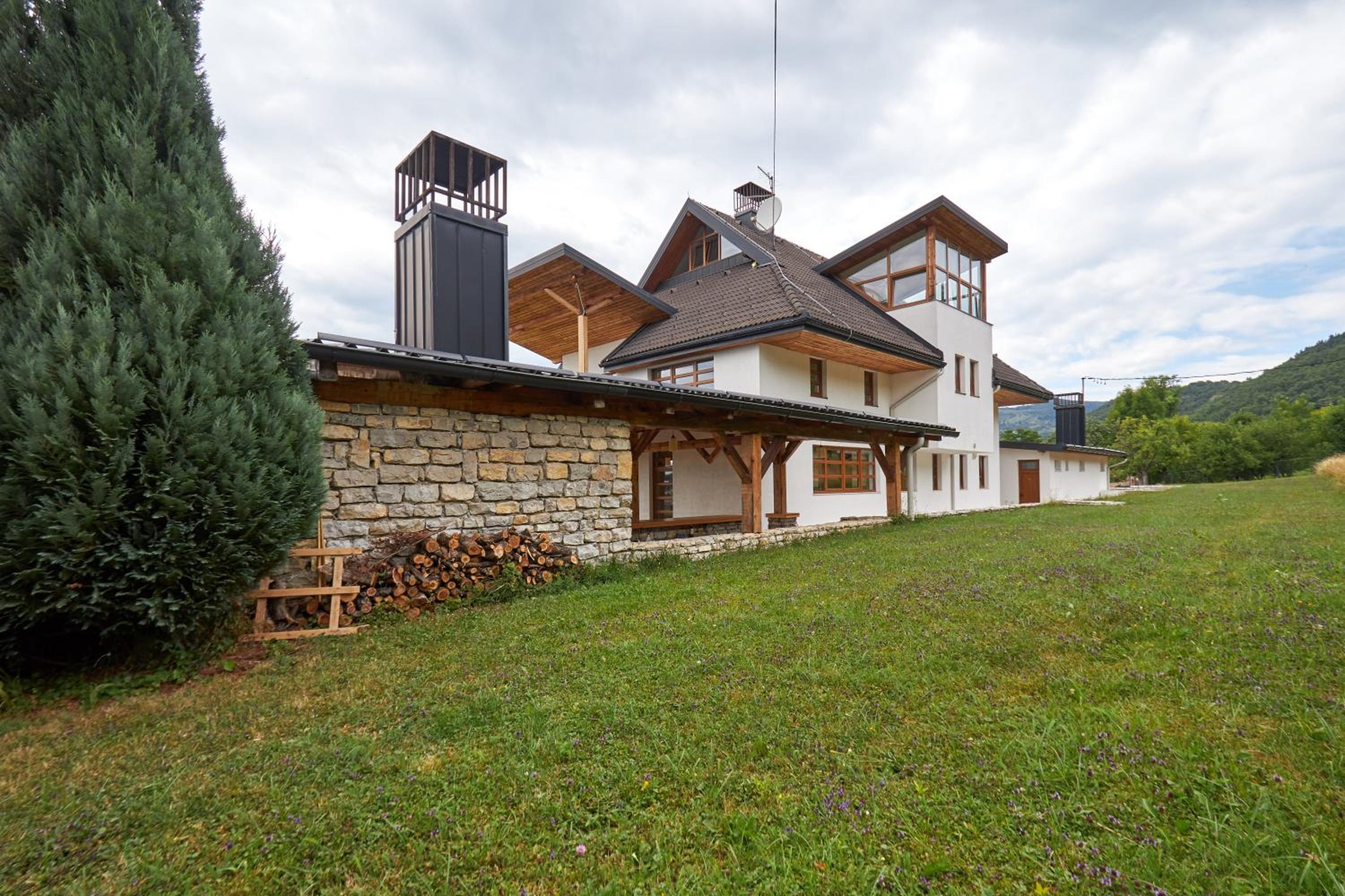 Luxury Hill Residence