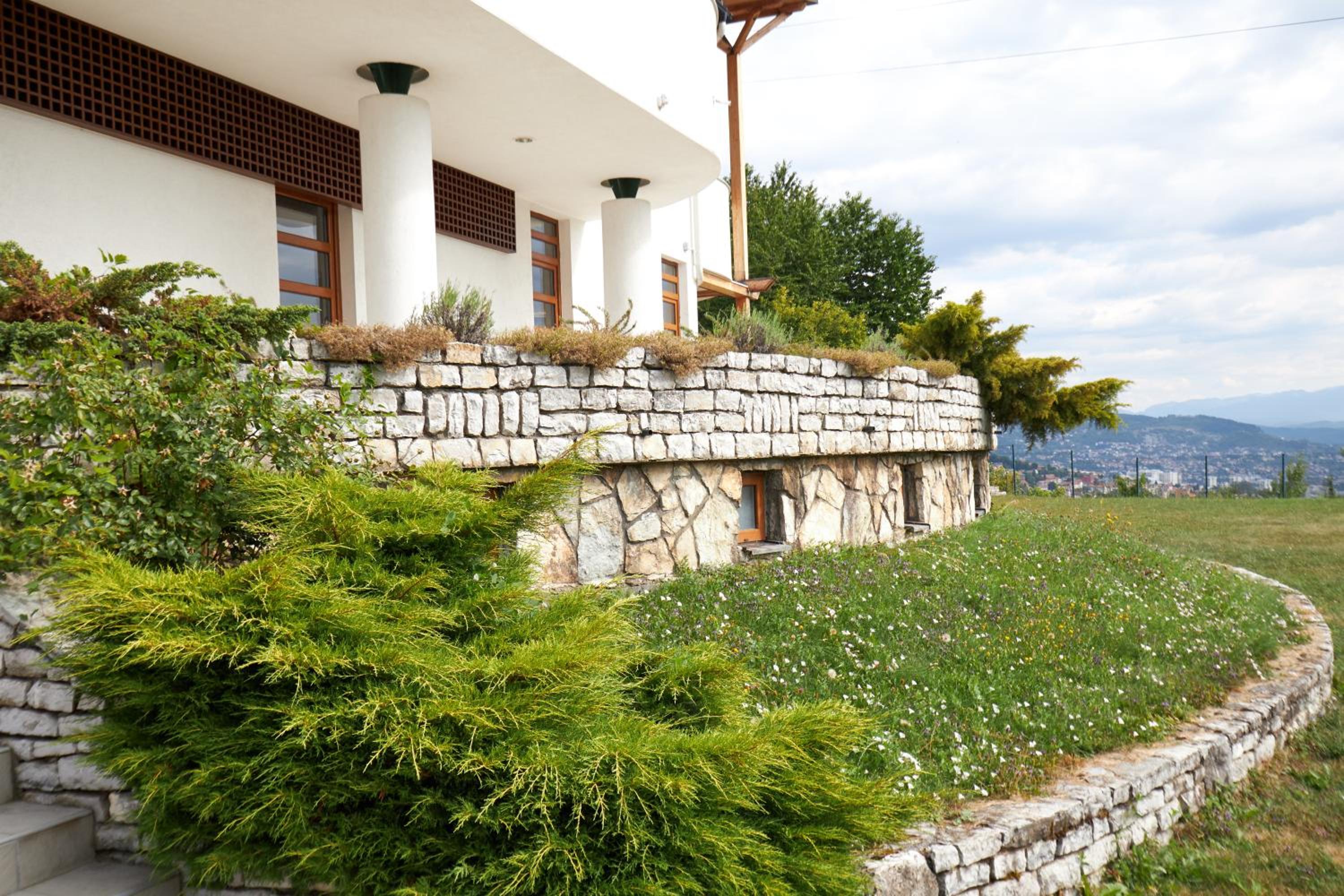 Luxury Hill Residence