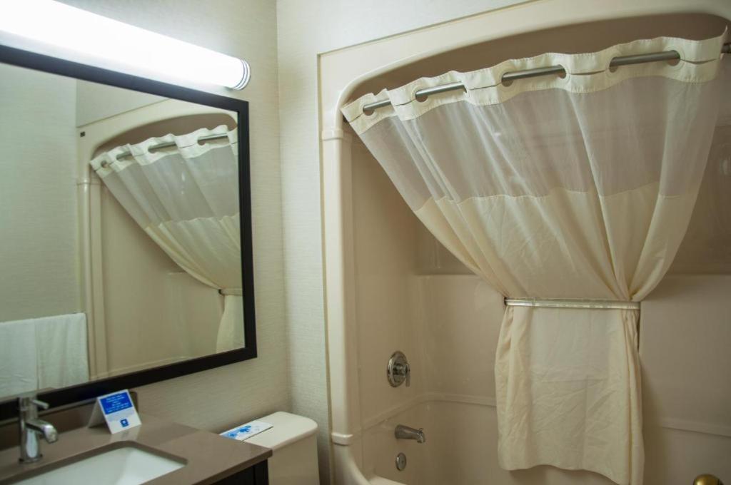 Levis Vacations - Comfort Inn - Property Image 2
