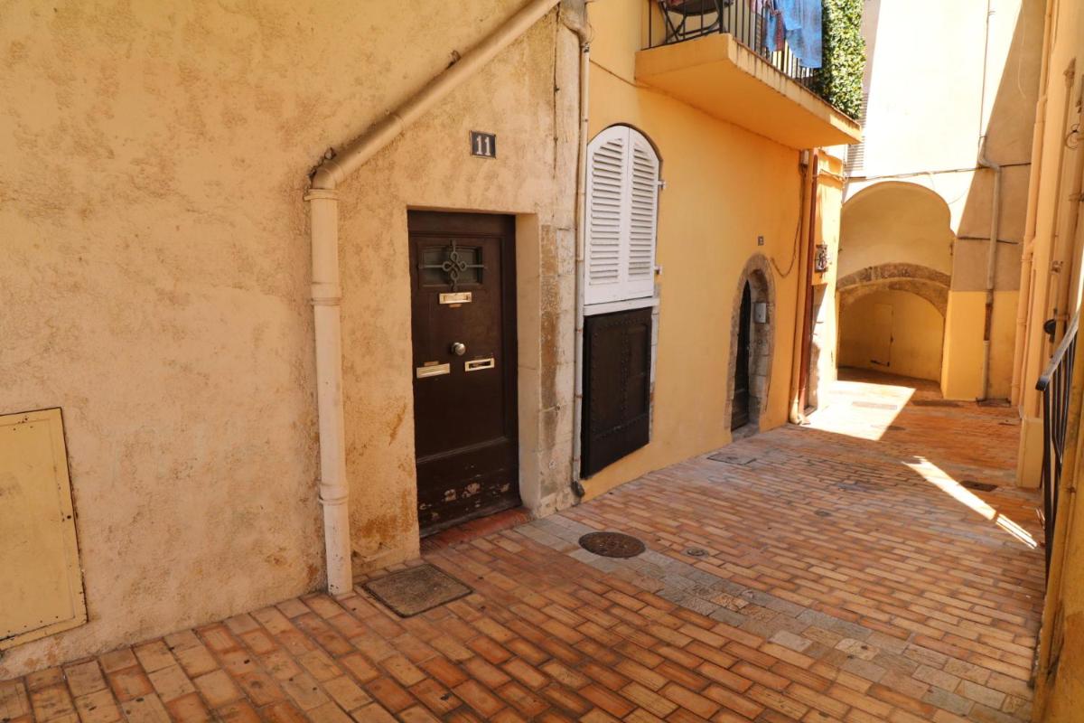 1 bedroom Suquet, 6 min from the Palais, balcony city & port view 220 photo 3
