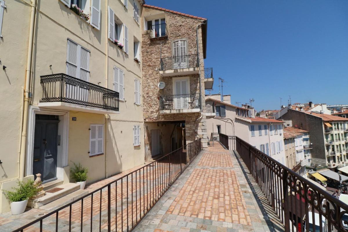 1 bedroom Suquet, 6 min from the Palais, balcony city & port view 220 photo 1