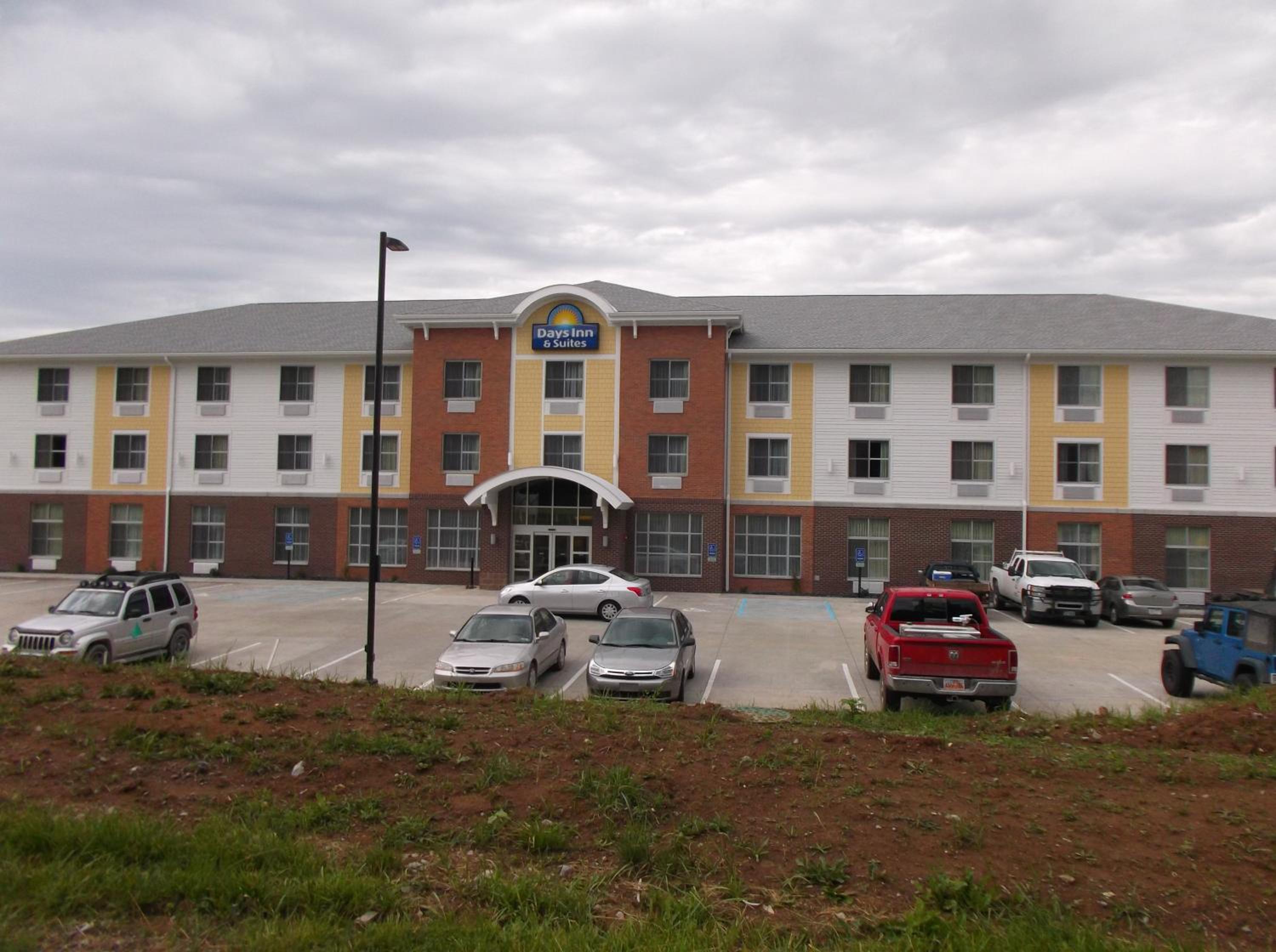 Days Inn & Suites by Wyndham Belmont