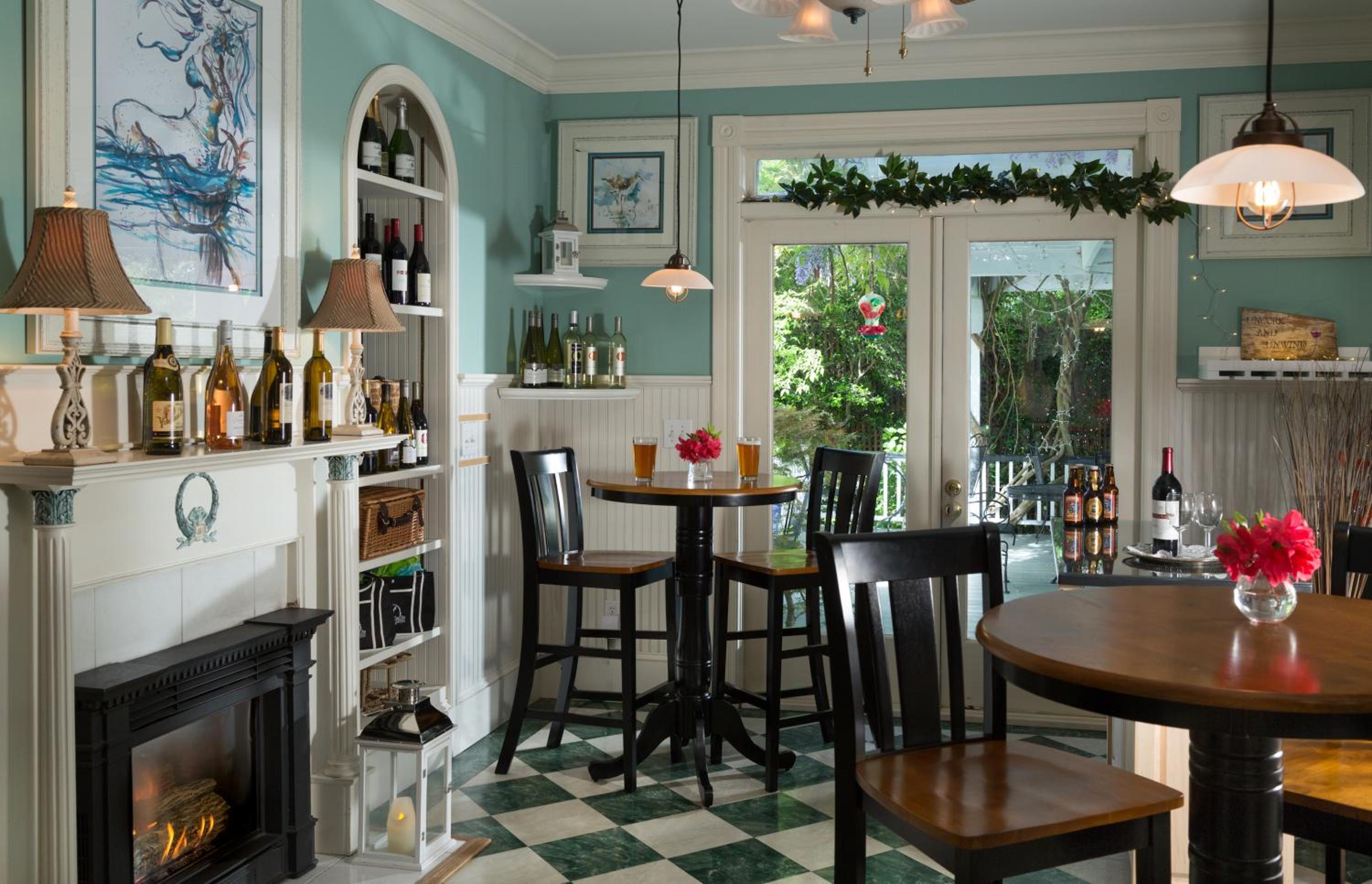 White Doe Inn Bed & Breakfast