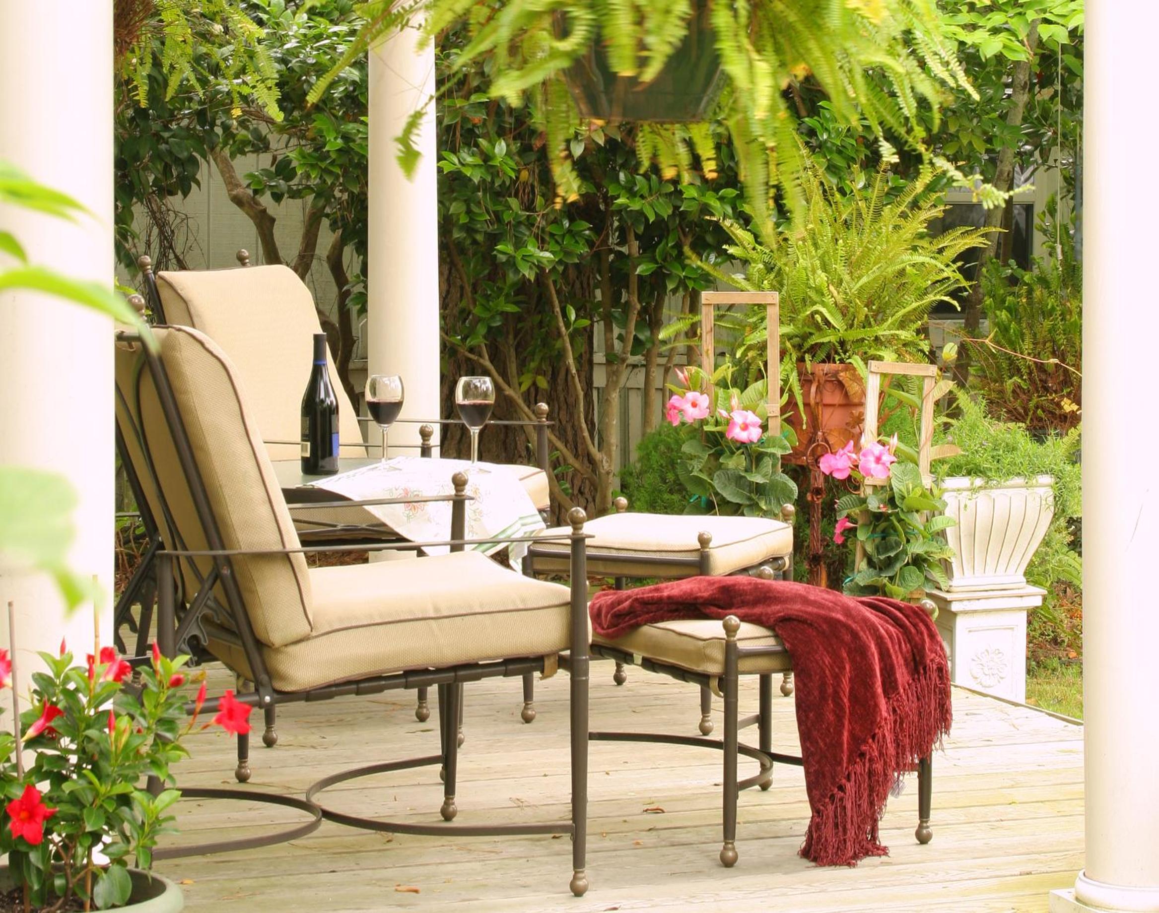 White Doe Inn Bed & Breakfast