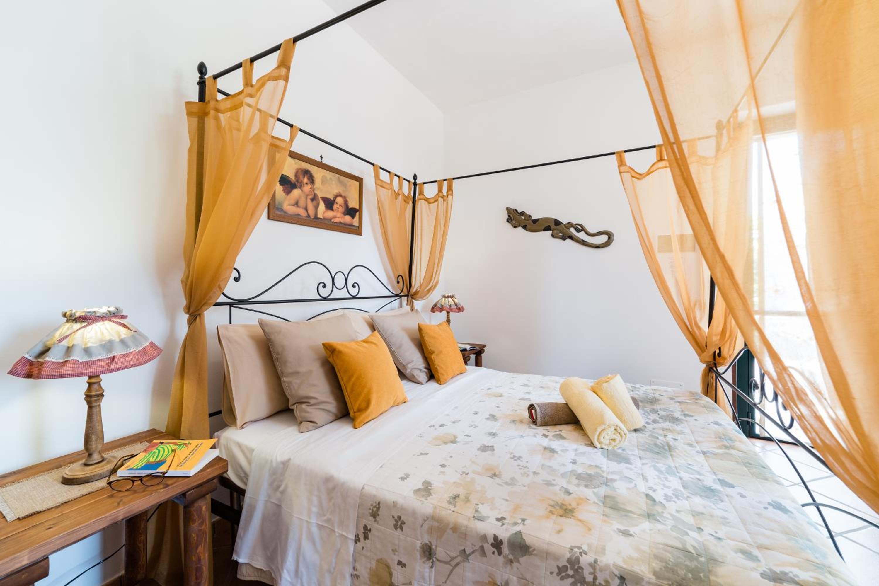 Oasi Caprolace en Sabaudia — bedroom