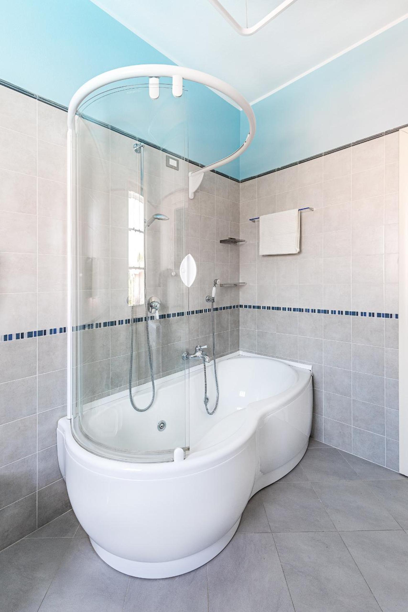 Sirmione Vacations - Il Quadrifoglio D4 Apartment by Wonderful Italy - Property Image 15