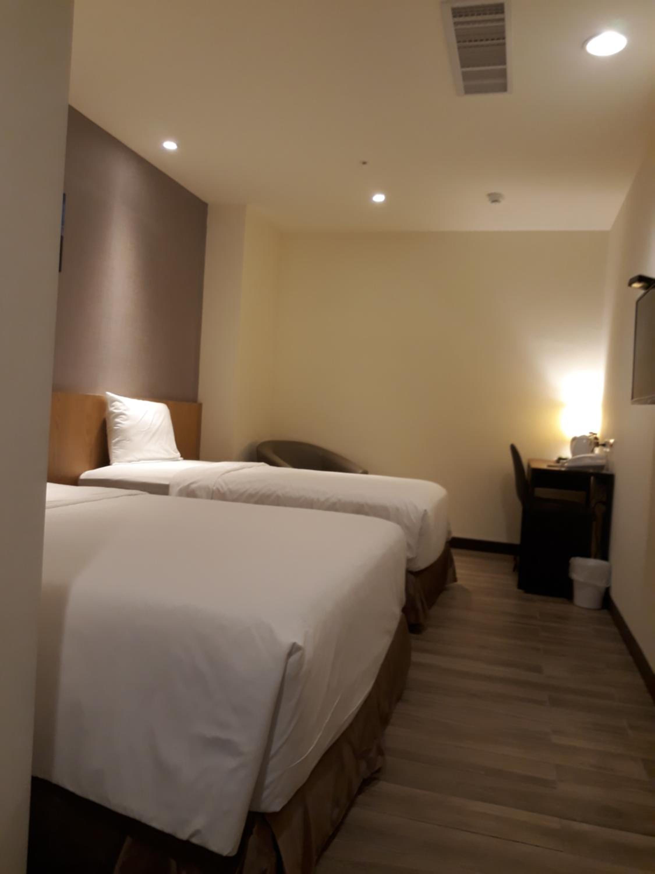 Taoyuan Vacations - Honest  Warm Hotel - Property Image 11